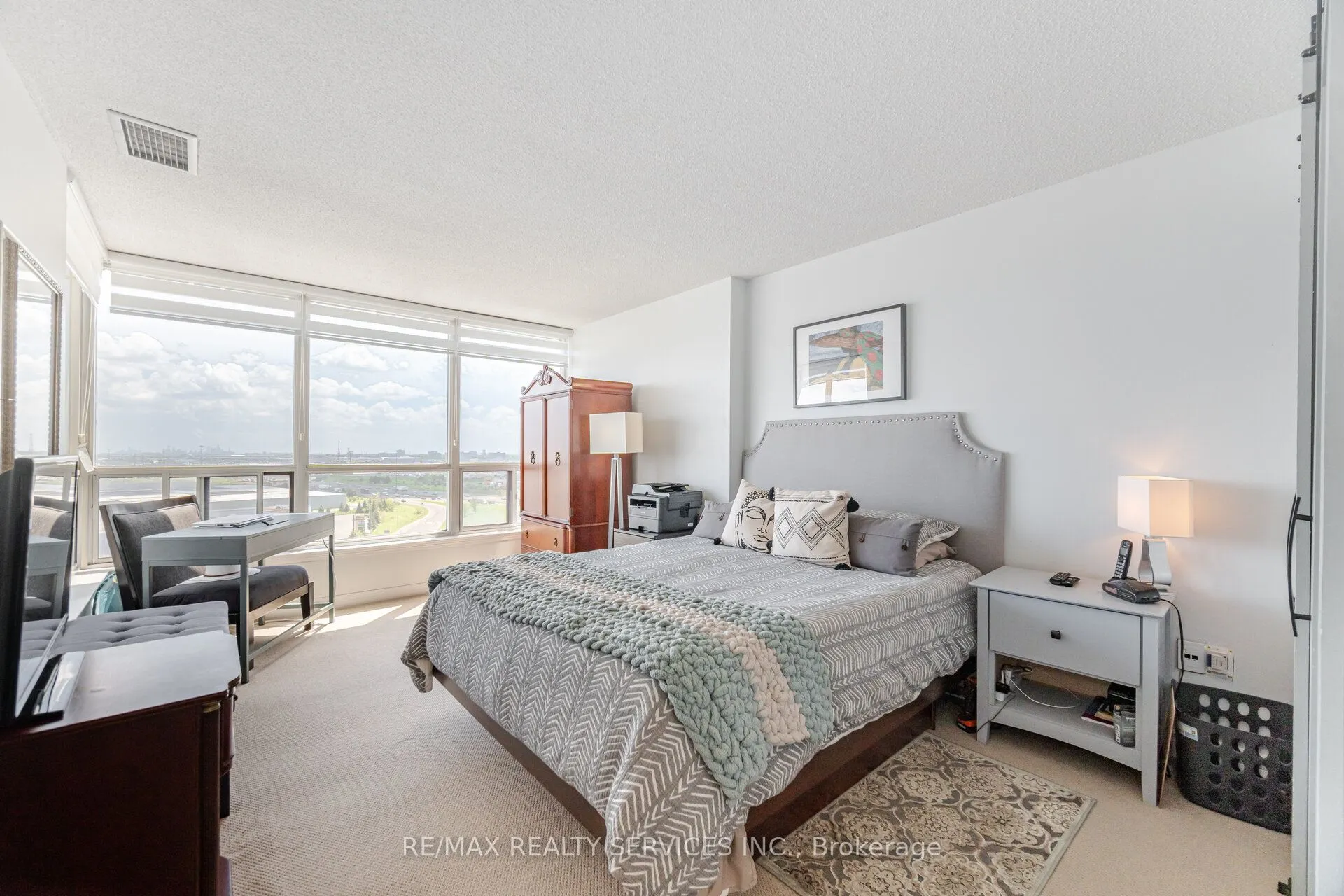 12 Laurelcrest Street, #1213