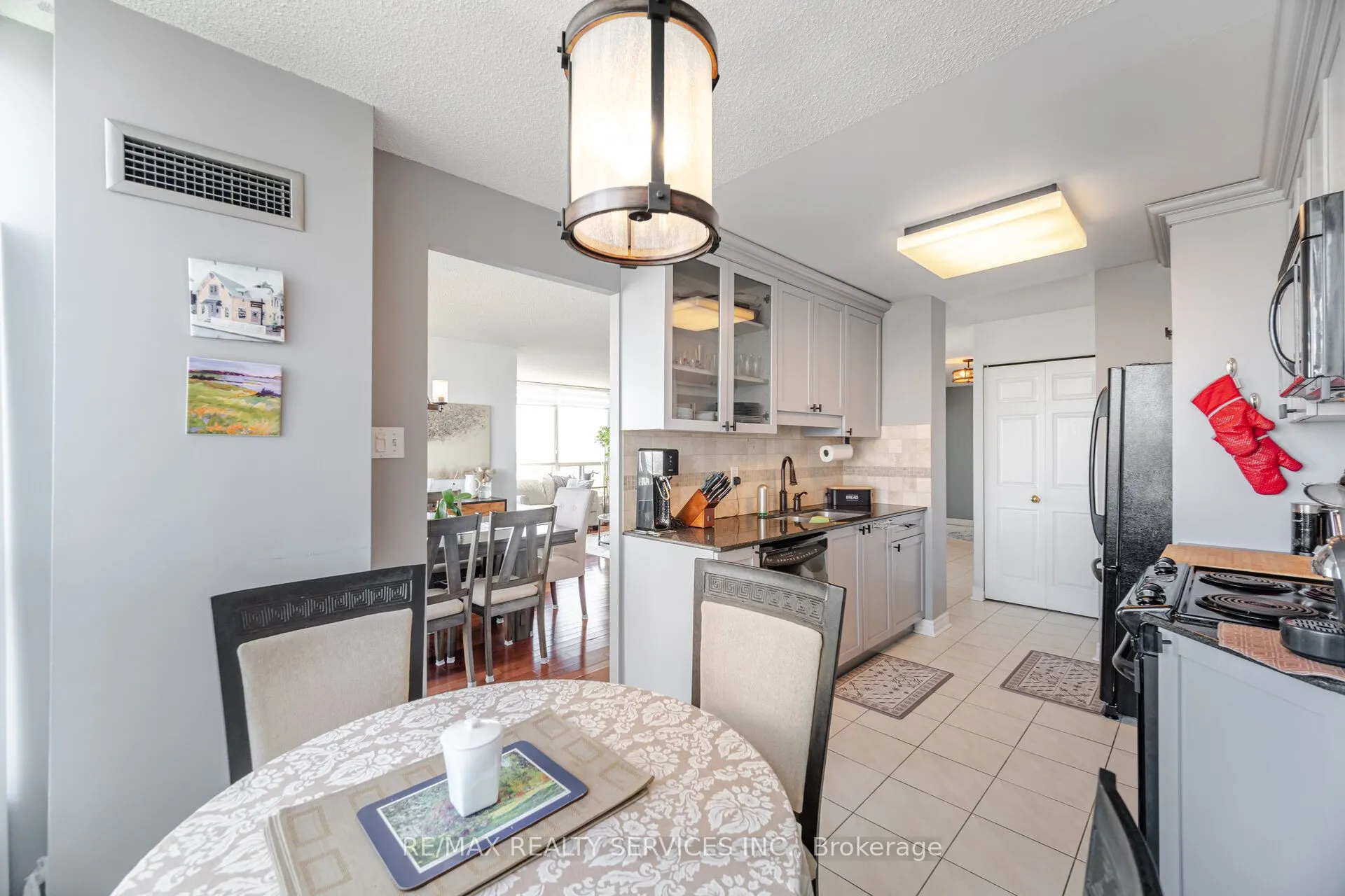 12 Laurelcrest Street, #1213