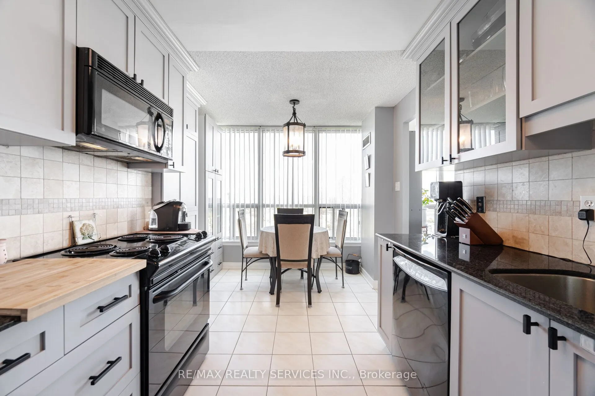 12 Laurelcrest Street, #1213