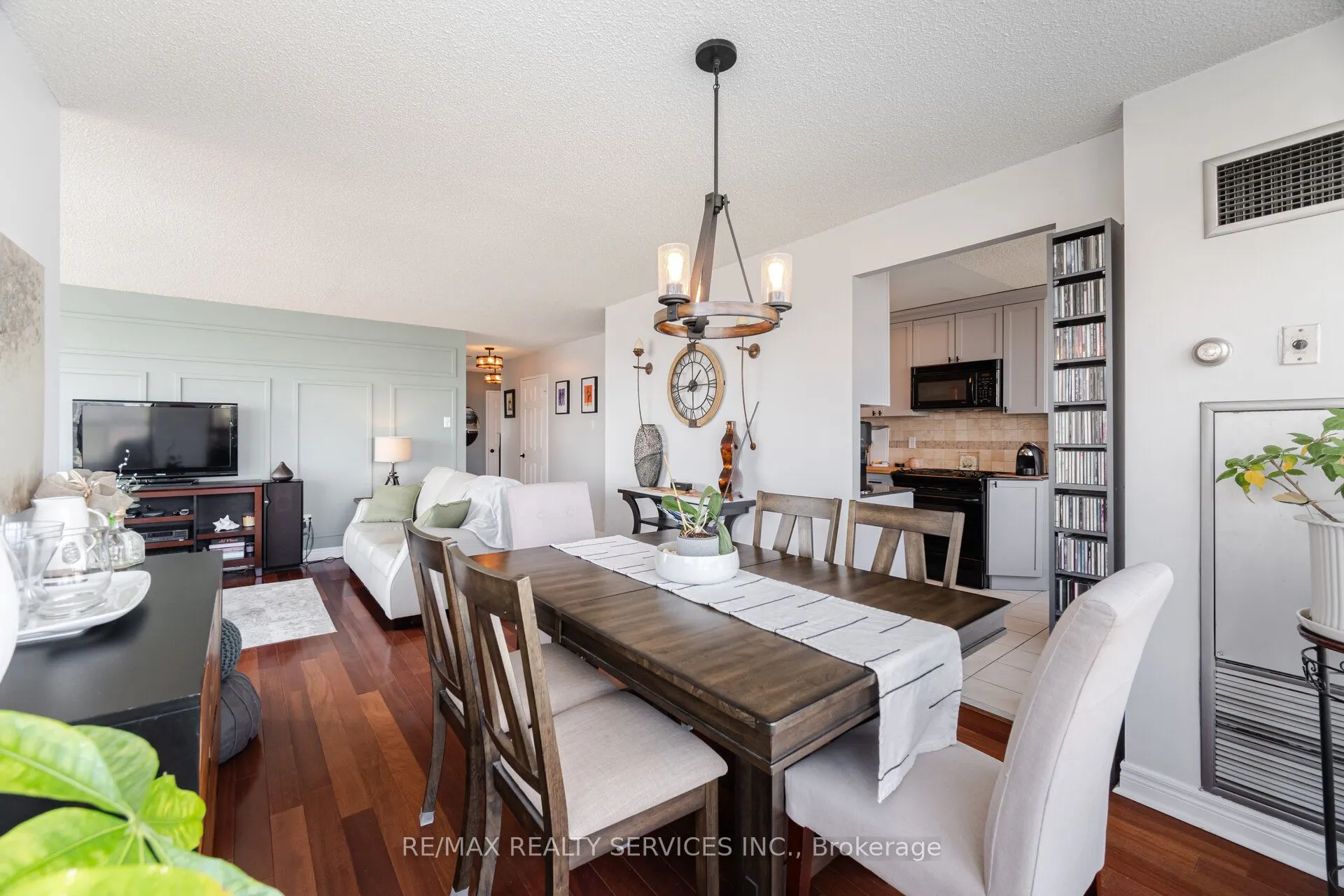 12 Laurelcrest Street, #1213
