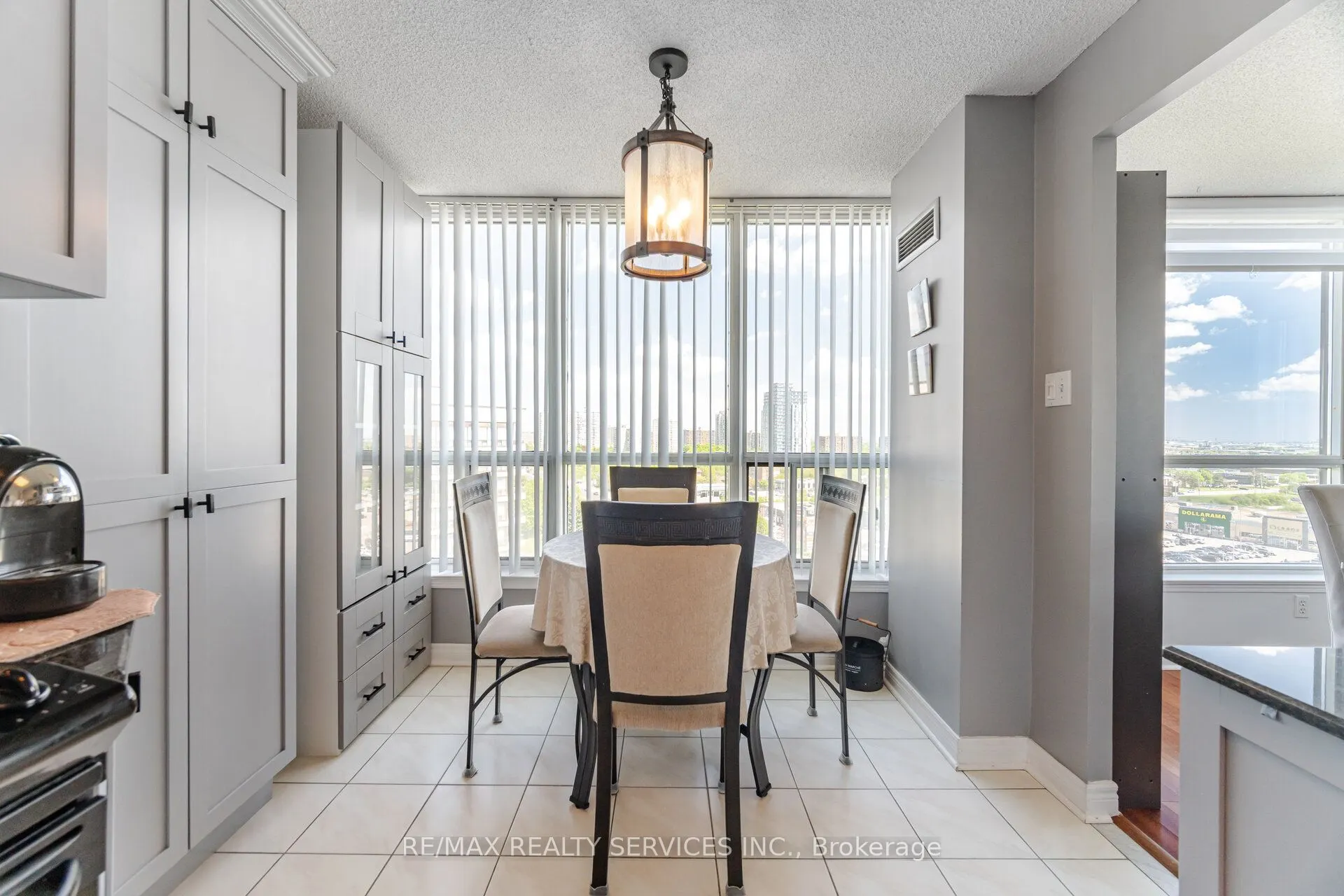 12 Laurelcrest Street, #1213