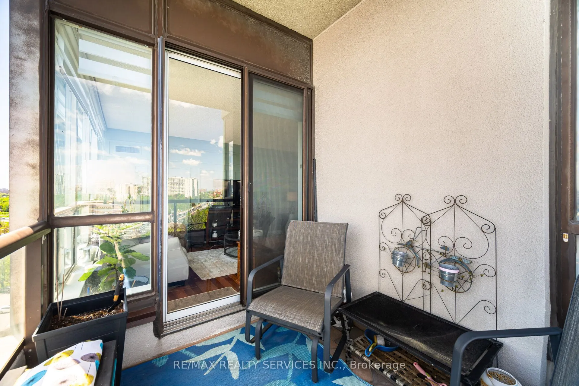 12 Laurelcrest Street, #1213