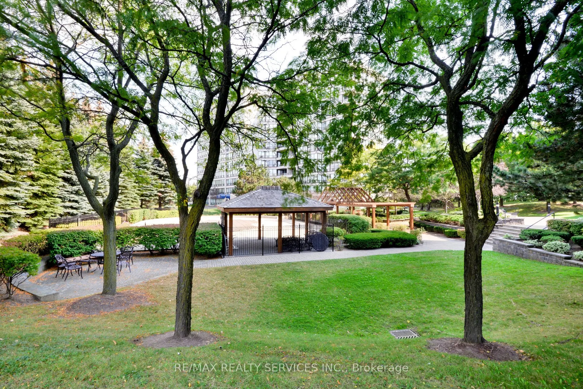 12 Laurelcrest Street, #1213