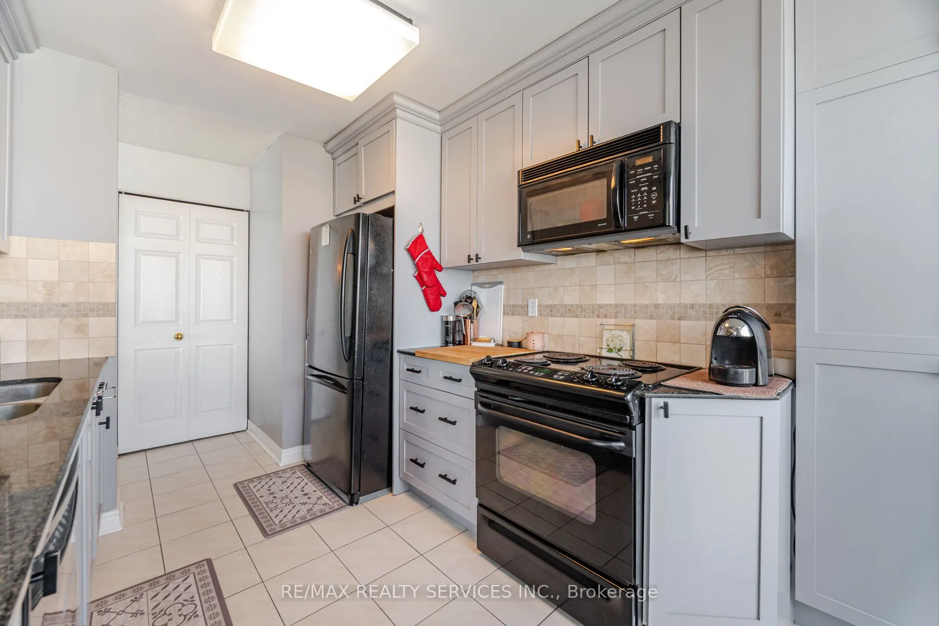 12 Laurelcrest Street, #1213
