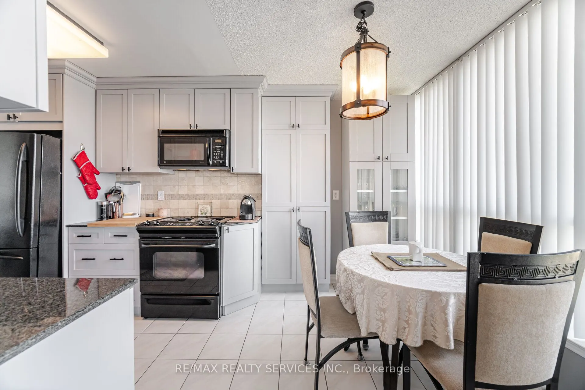 12 Laurelcrest Street, #1213