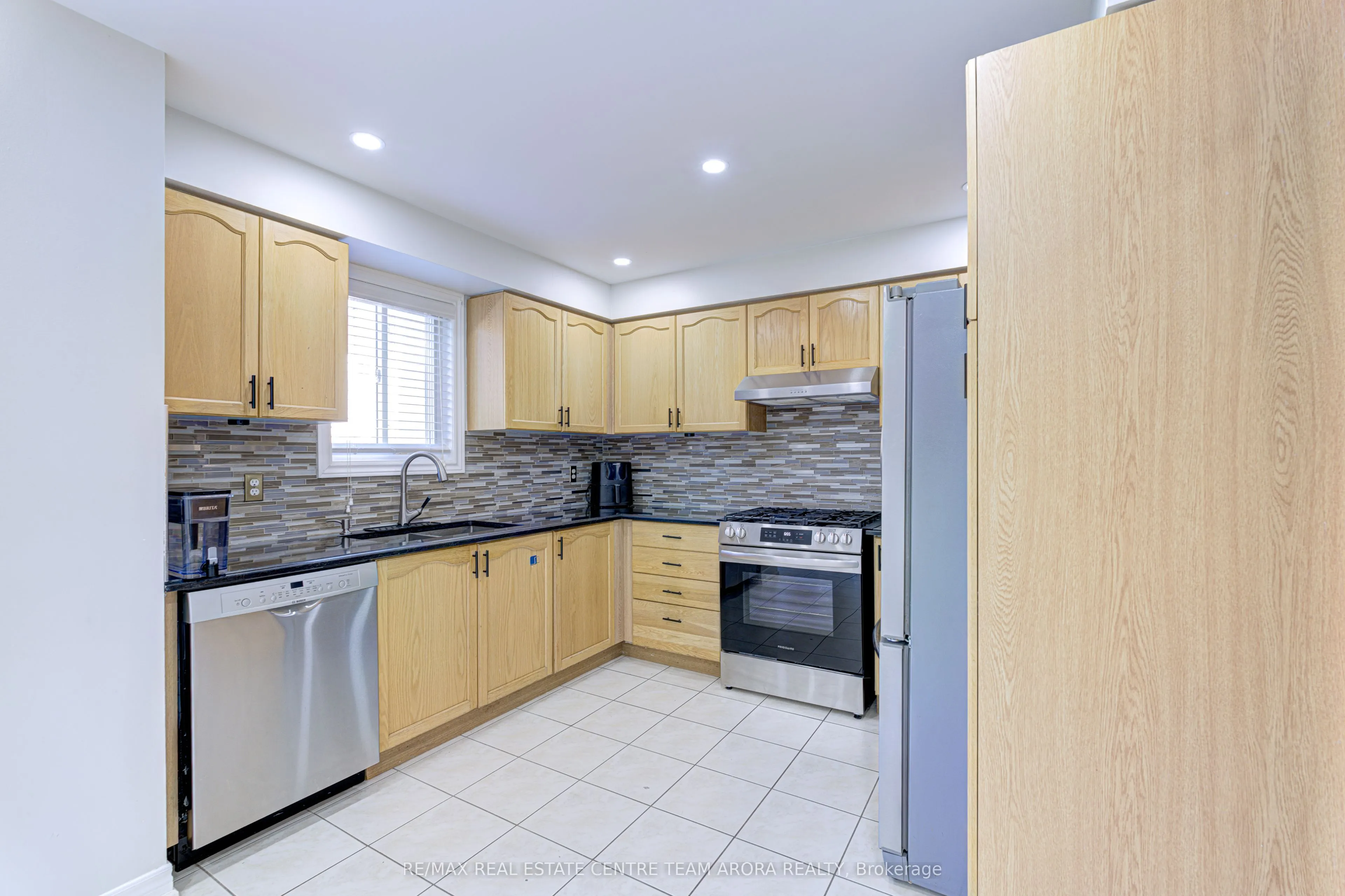 85 Ridgemore Crescent