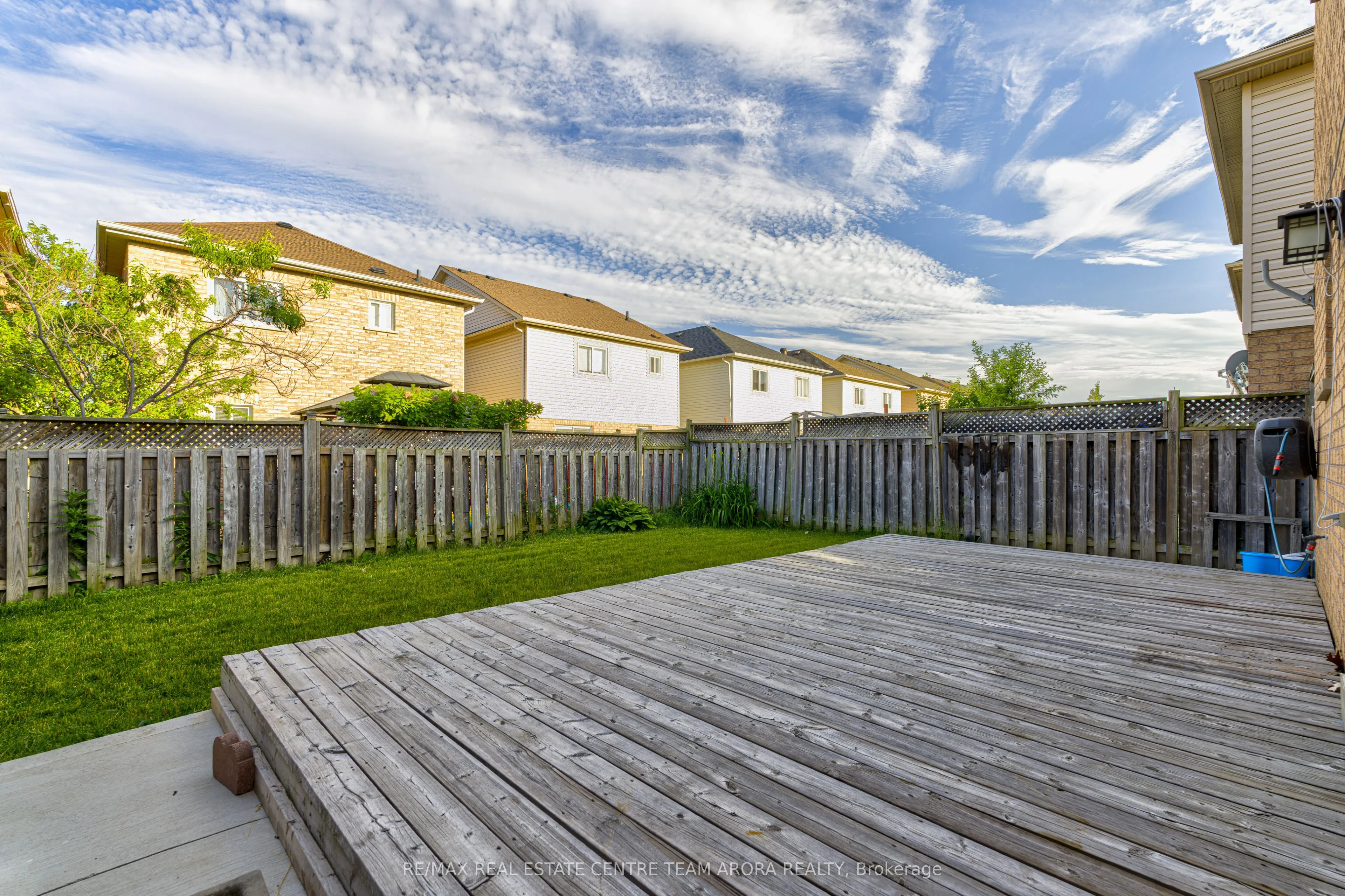 85 Ridgemore Crescent