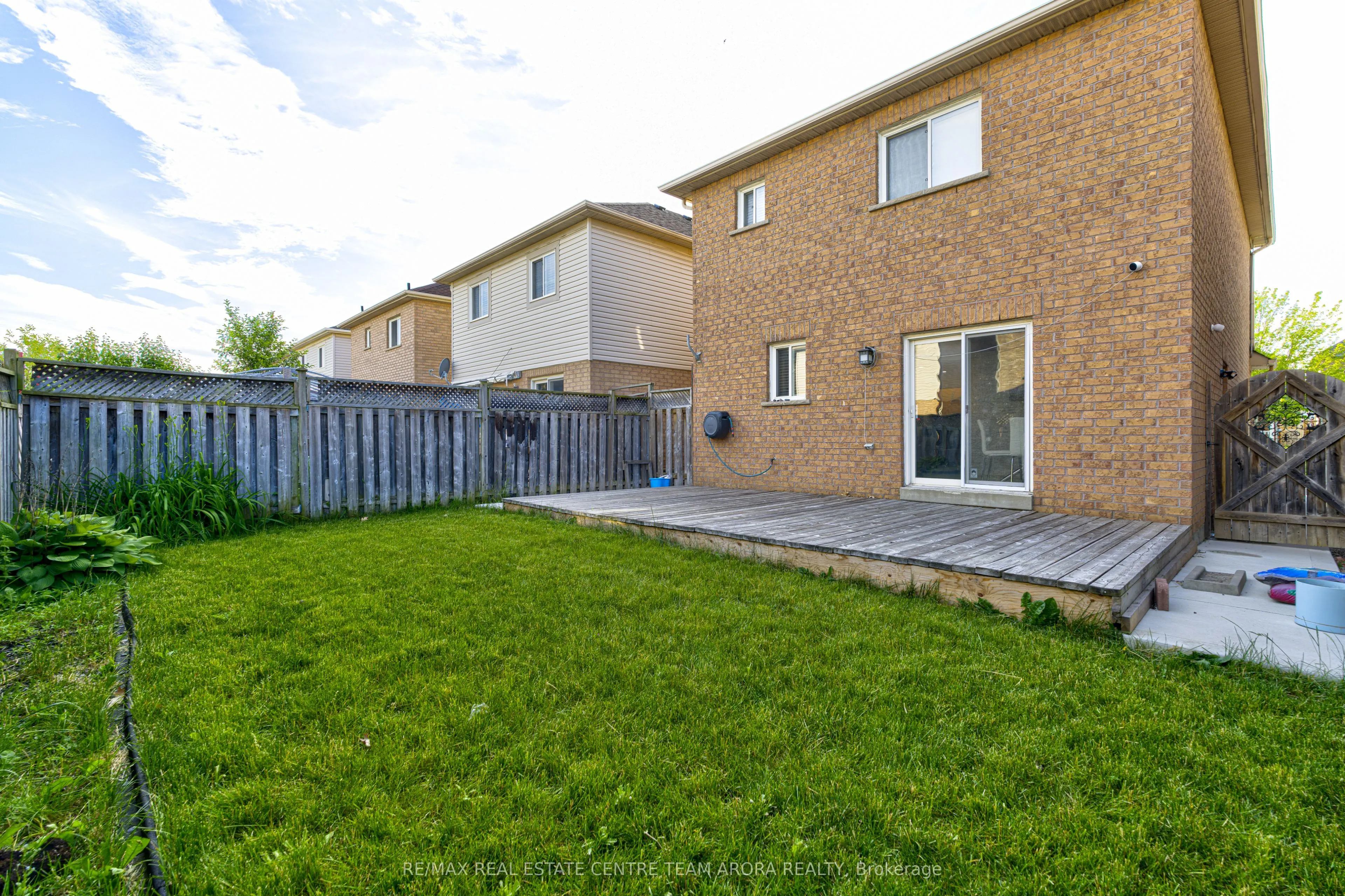 85 Ridgemore Crescent
