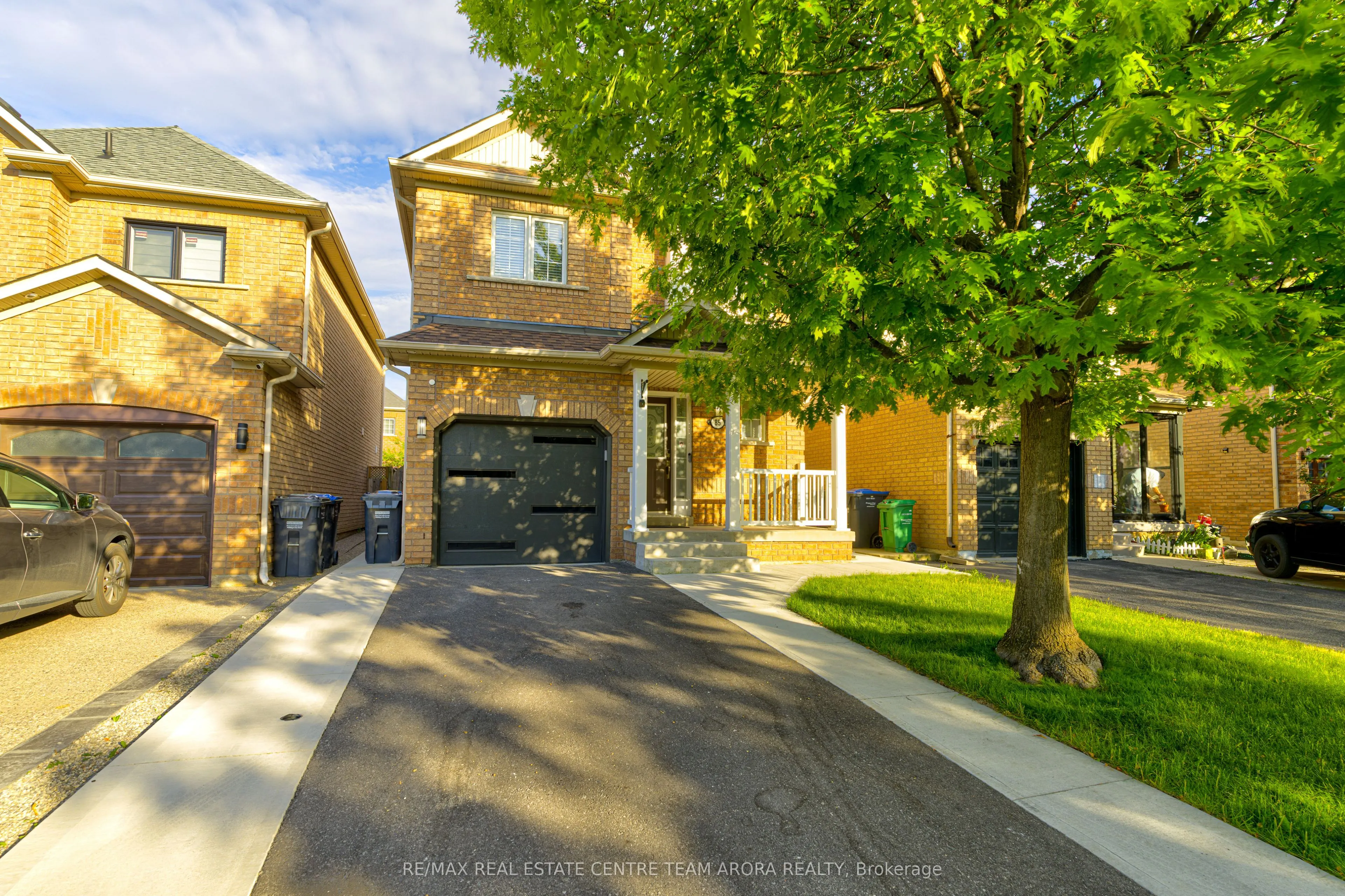 85 Ridgemore Crescent
