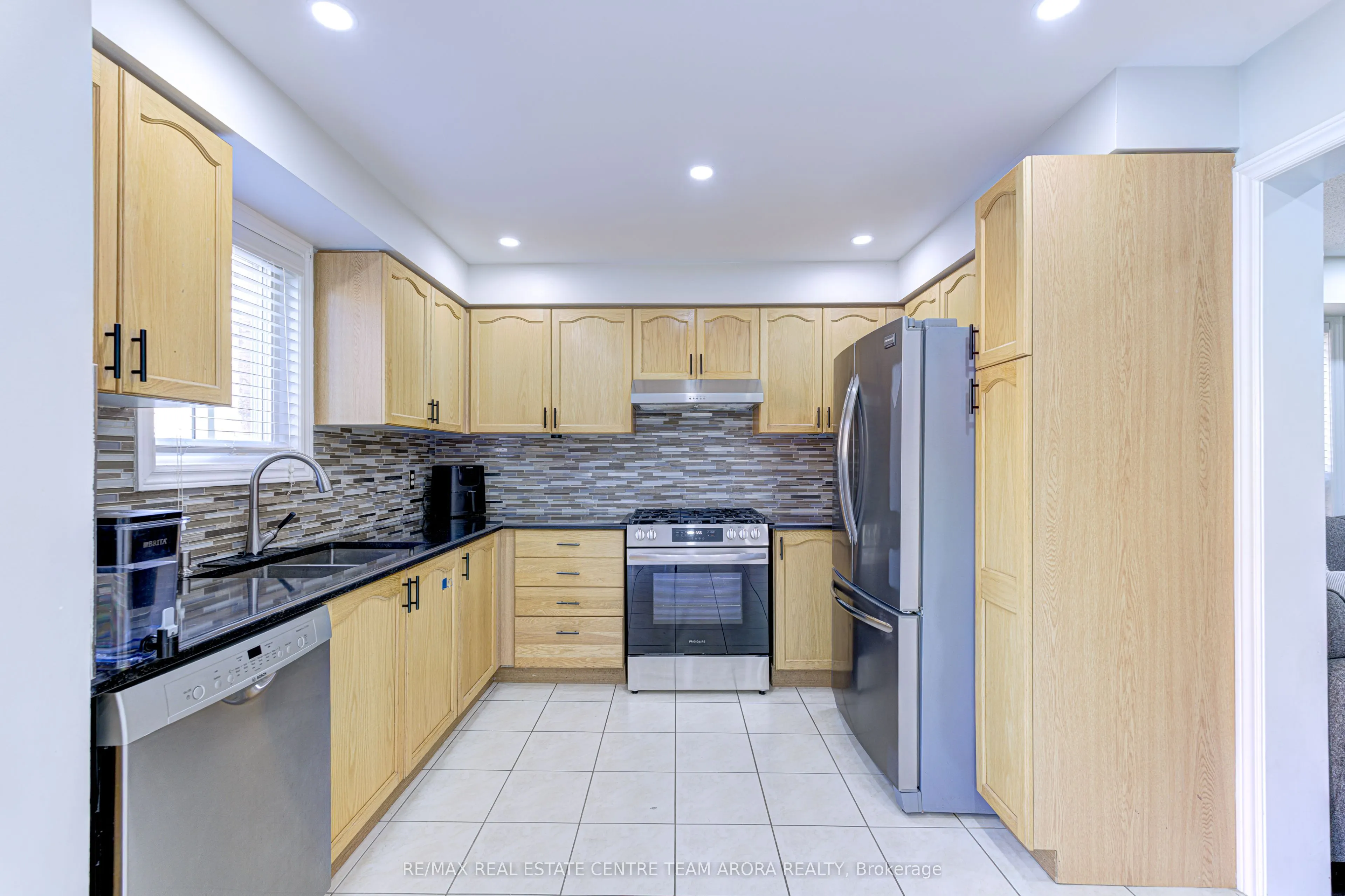 85 Ridgemore Crescent