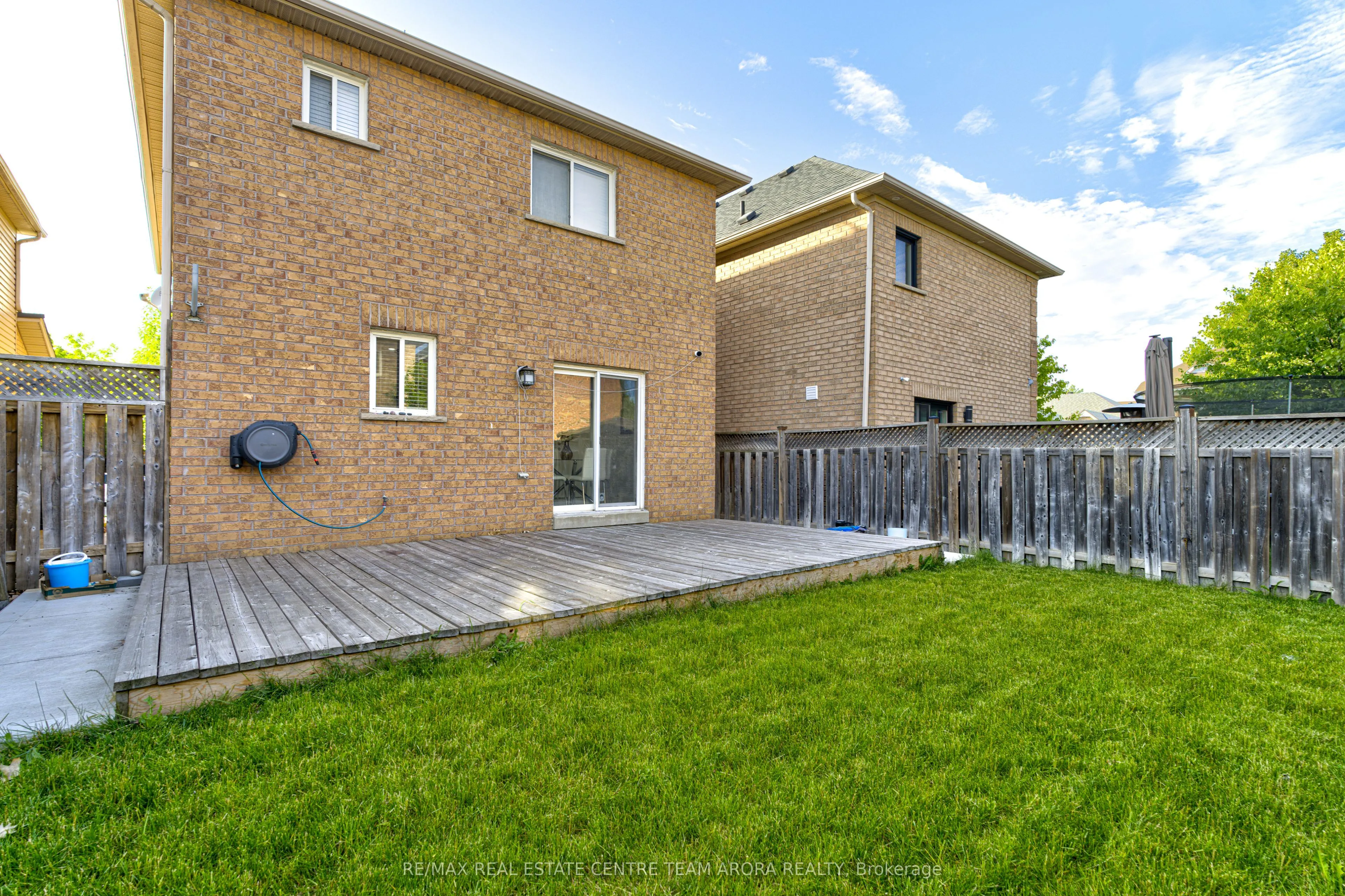 85 Ridgemore Crescent