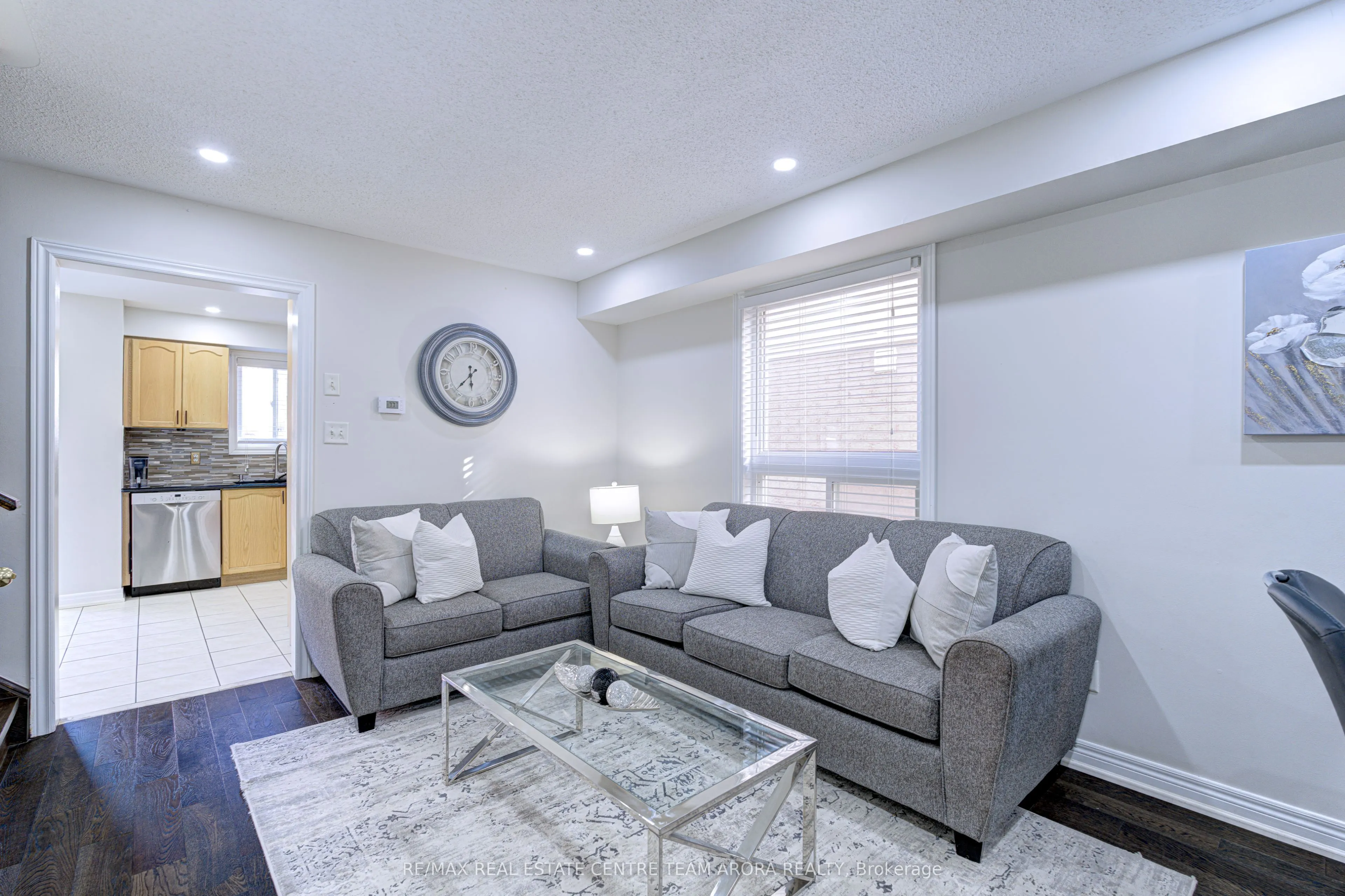 85 Ridgemore Crescent