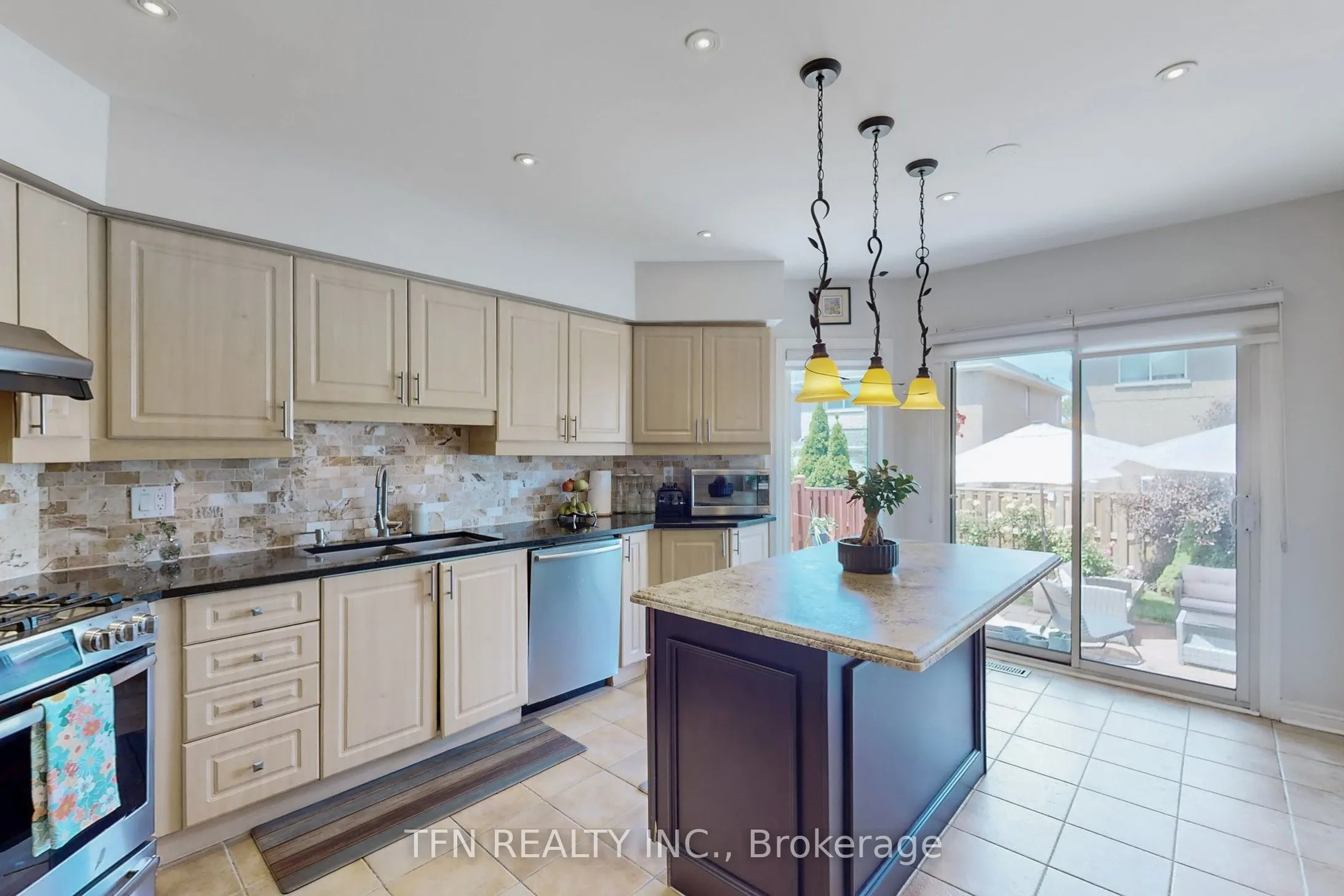 851 Clemens Crescent