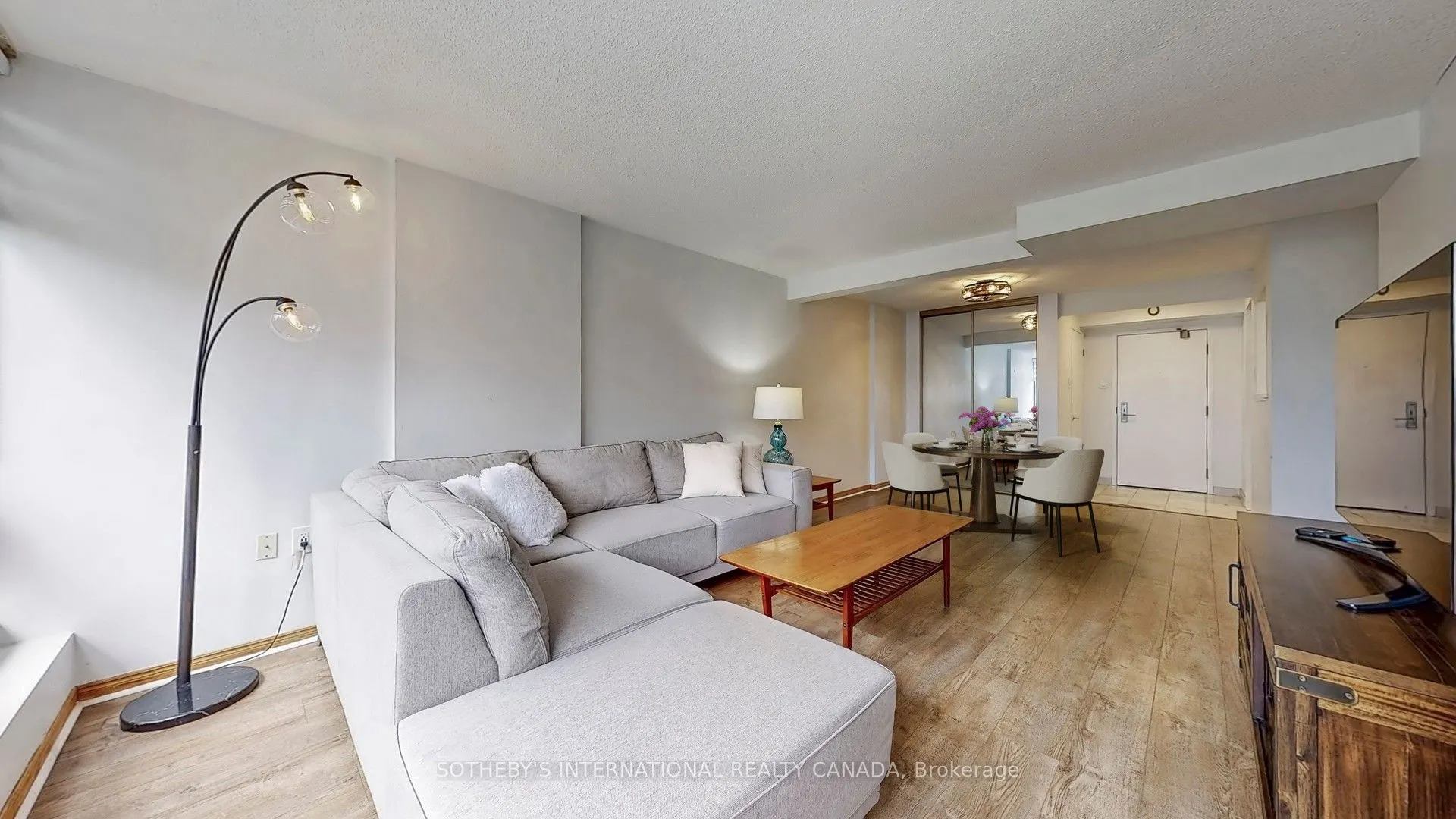 25 Fairview Road W, #406