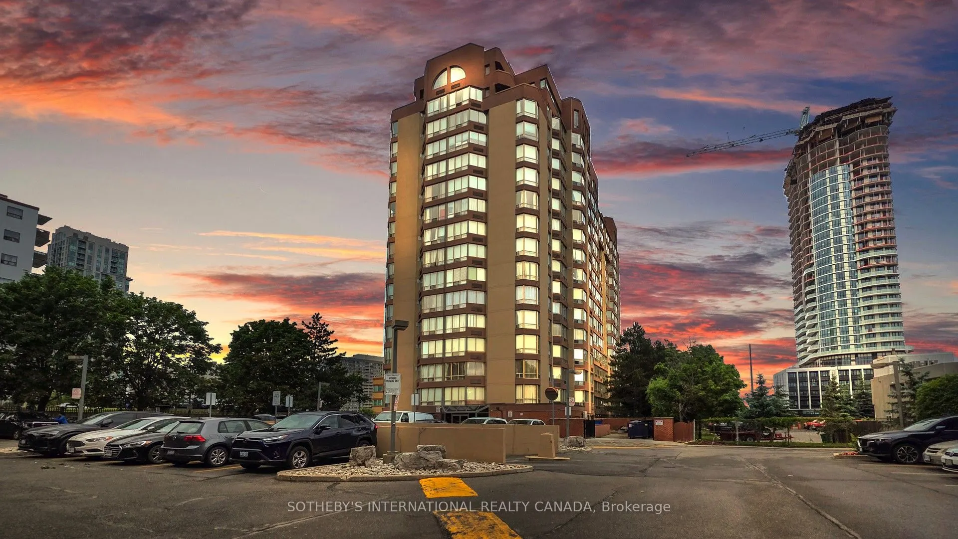 25 Fairview Road W, #406