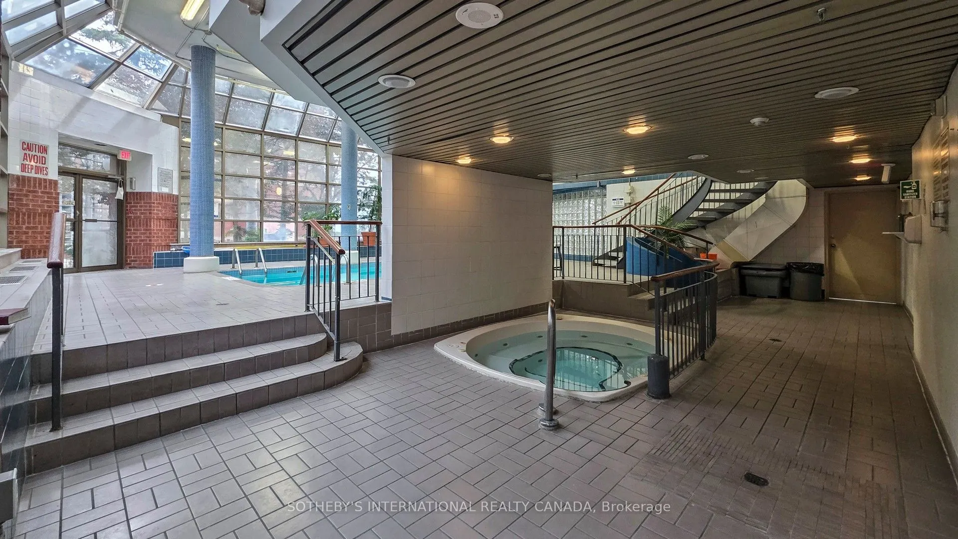 25 Fairview Road W, #406