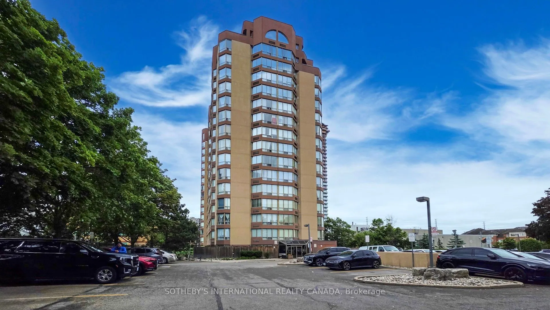 25 Fairview Road W, #406