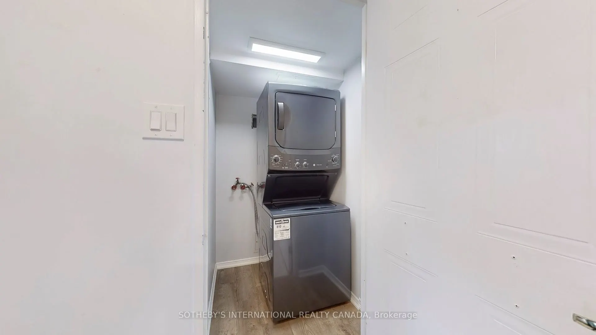 25 Fairview Road W, #406