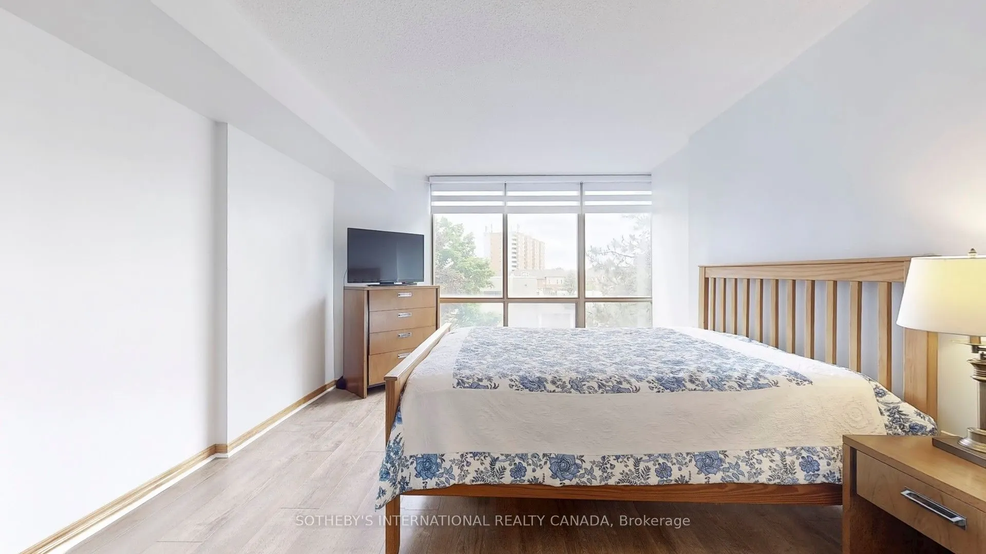 25 Fairview Road W, #406