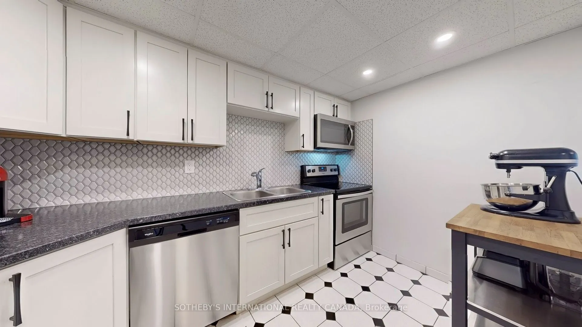 25 Fairview Road W, #406