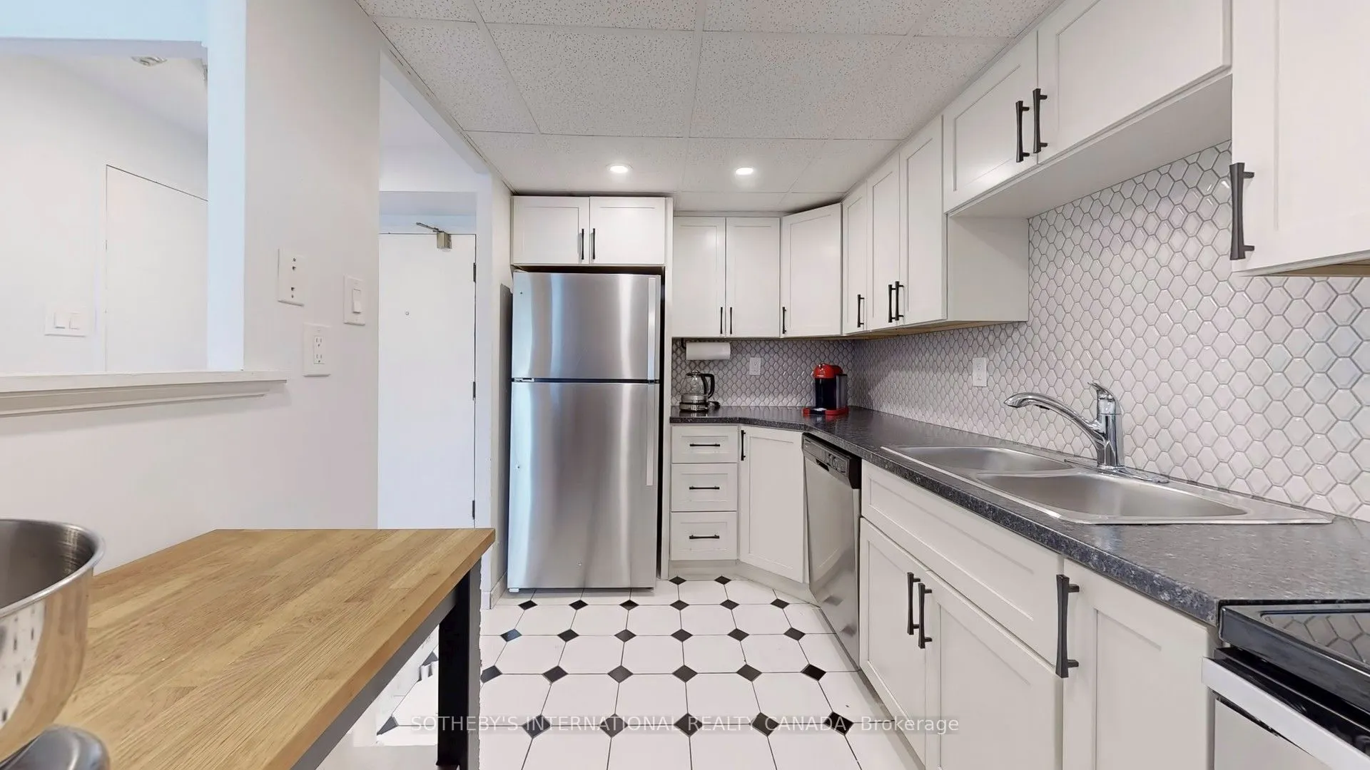 25 Fairview Road W, #406