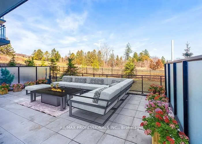 1575 Lakeshore Road W, #GR20