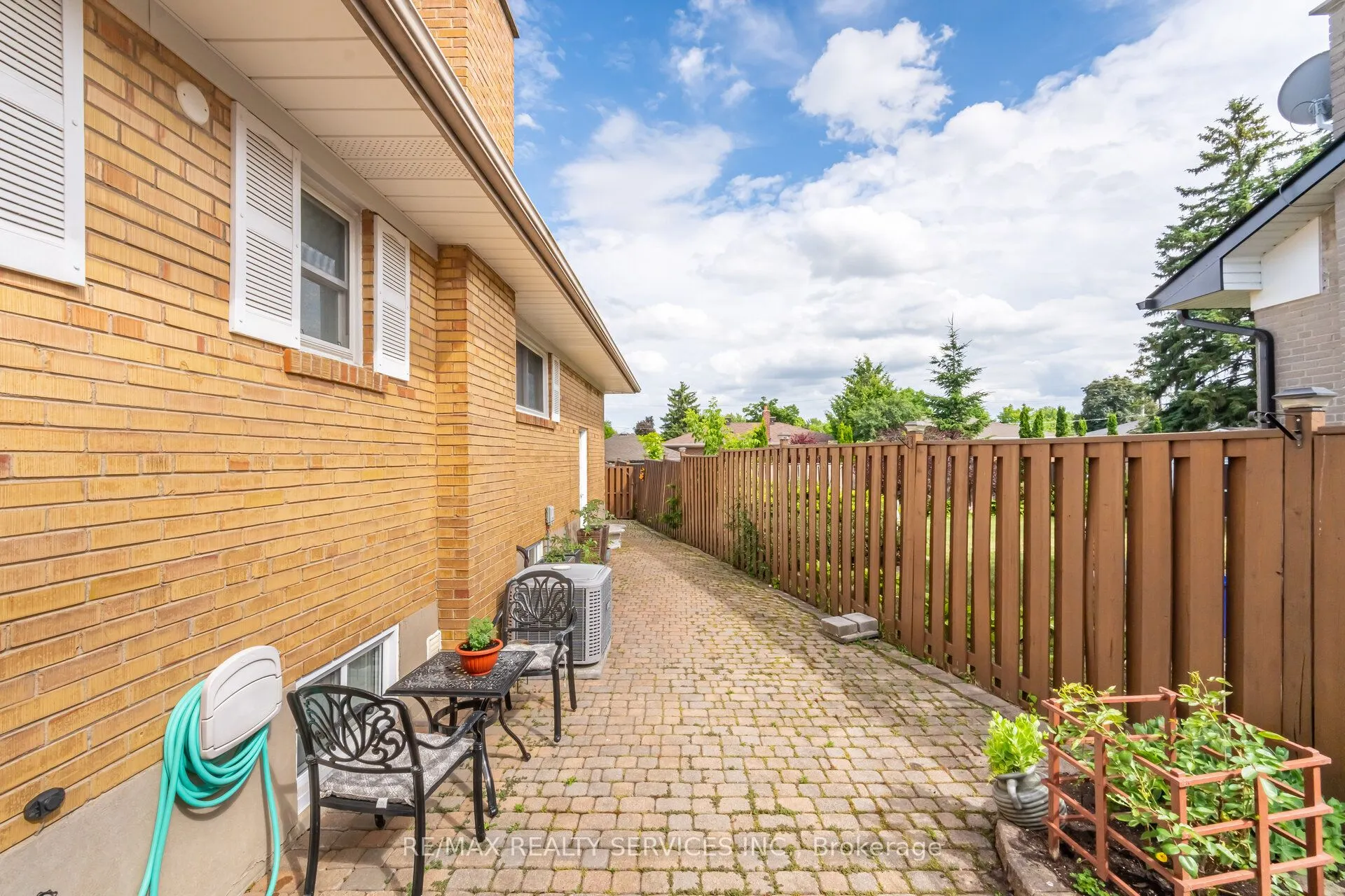13 Bairstow Crescent