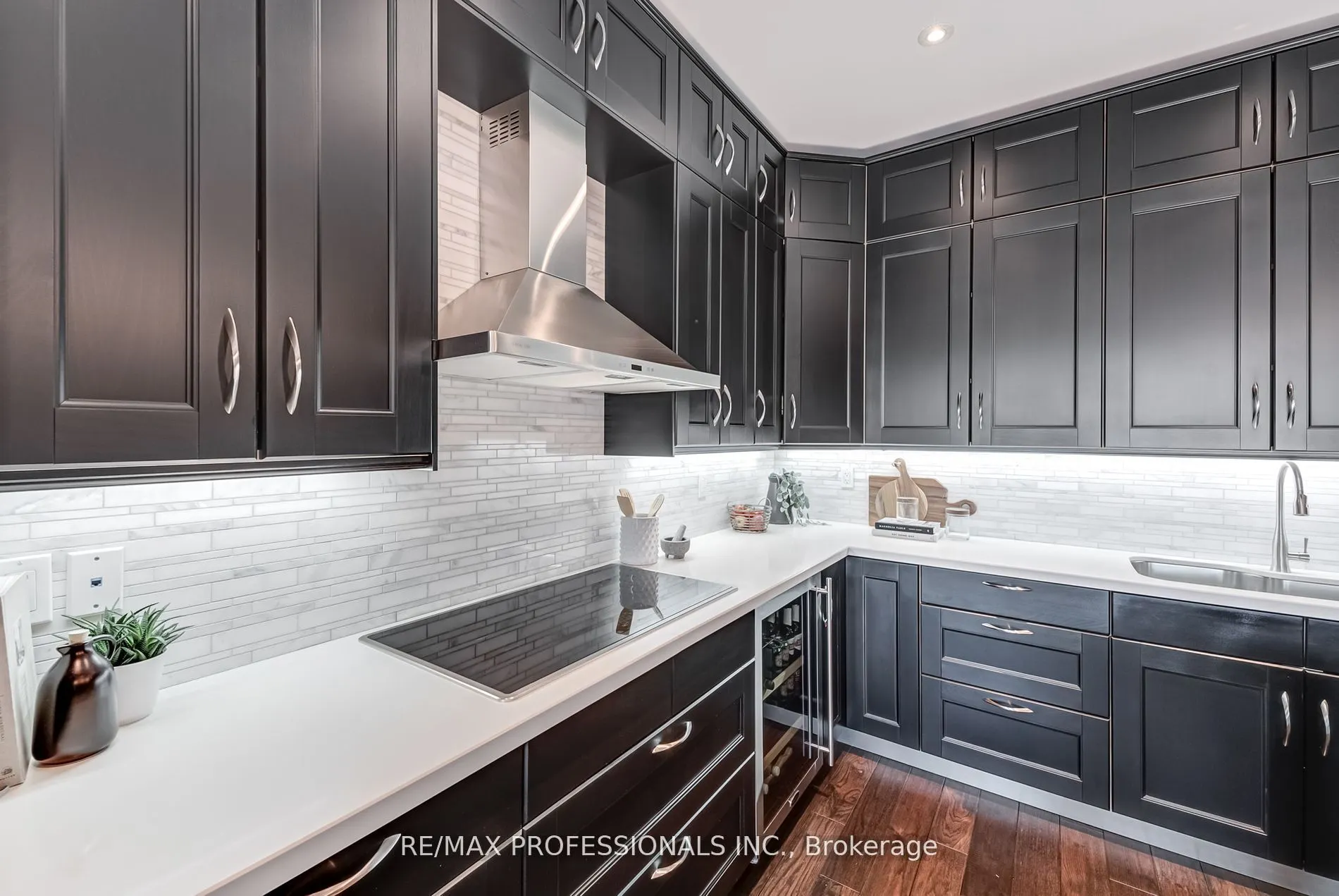 372 Silverthorn Avenue