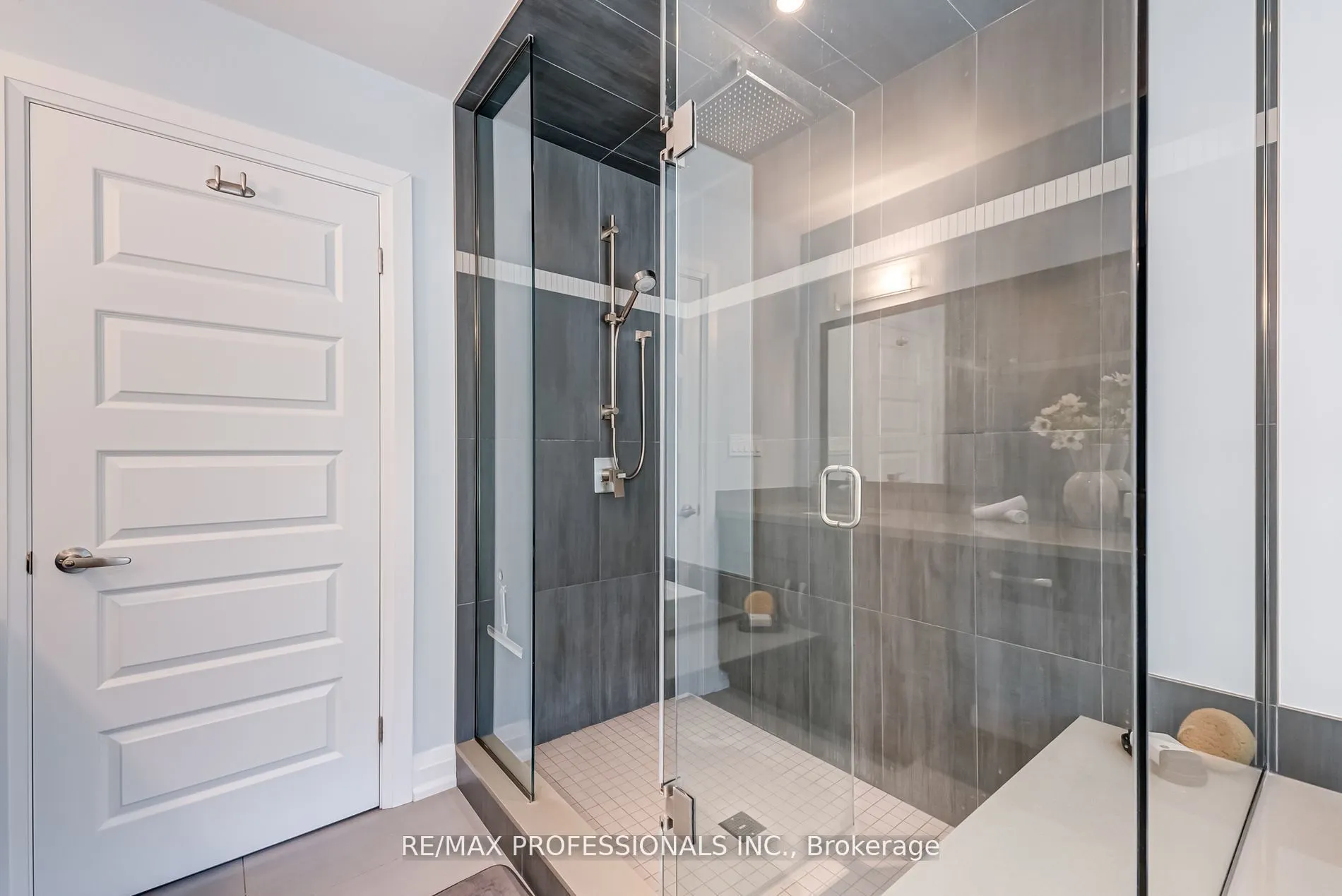 372 Silverthorn Avenue