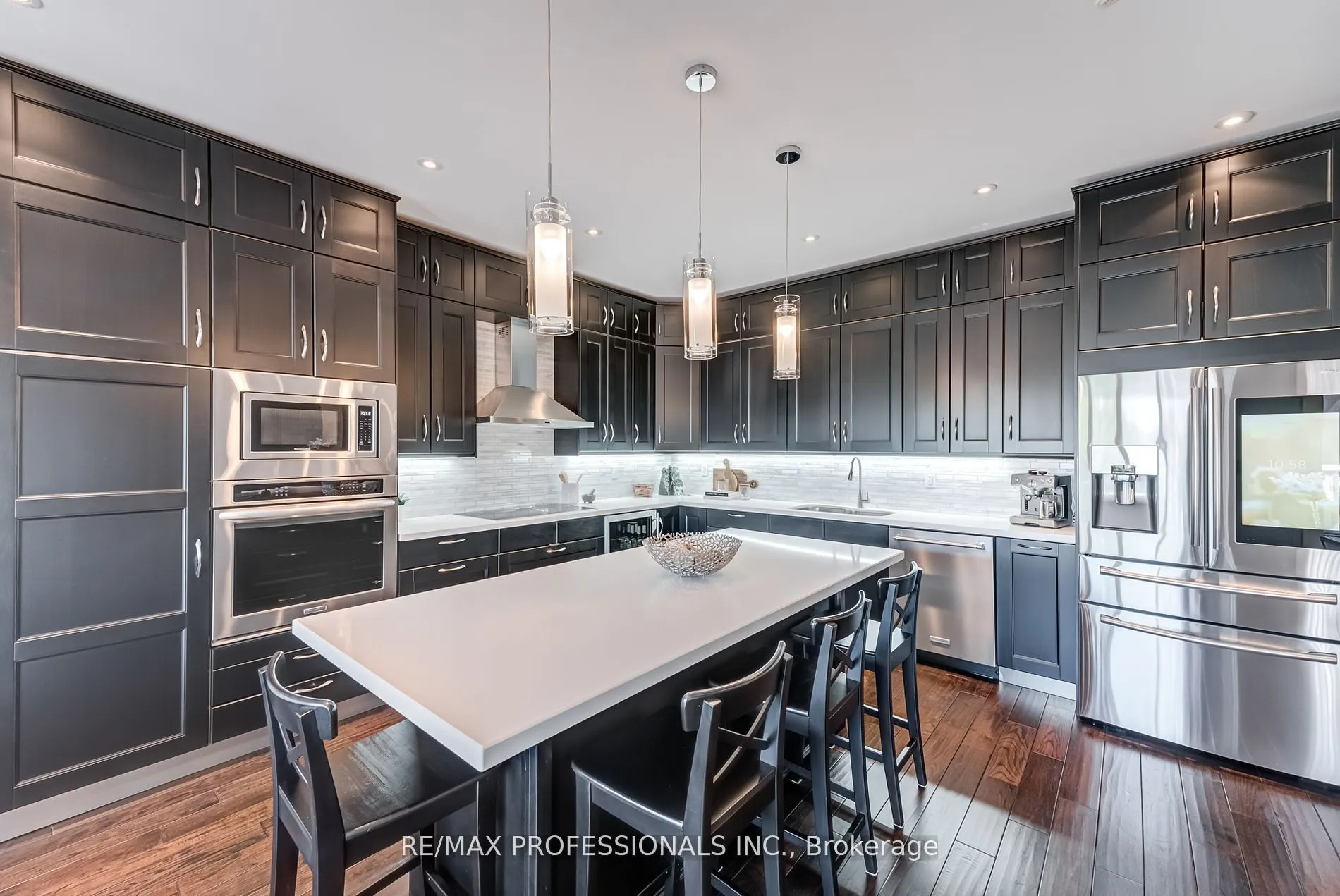372 Silverthorn Avenue