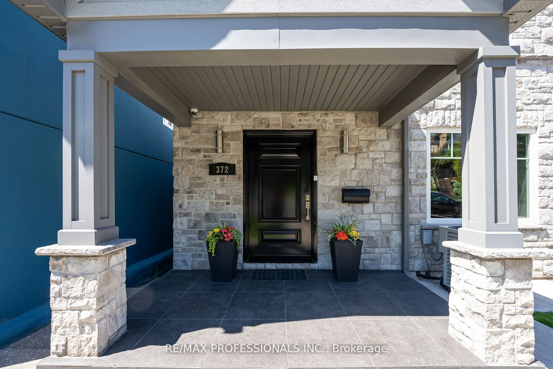 372 Silverthorn Avenue