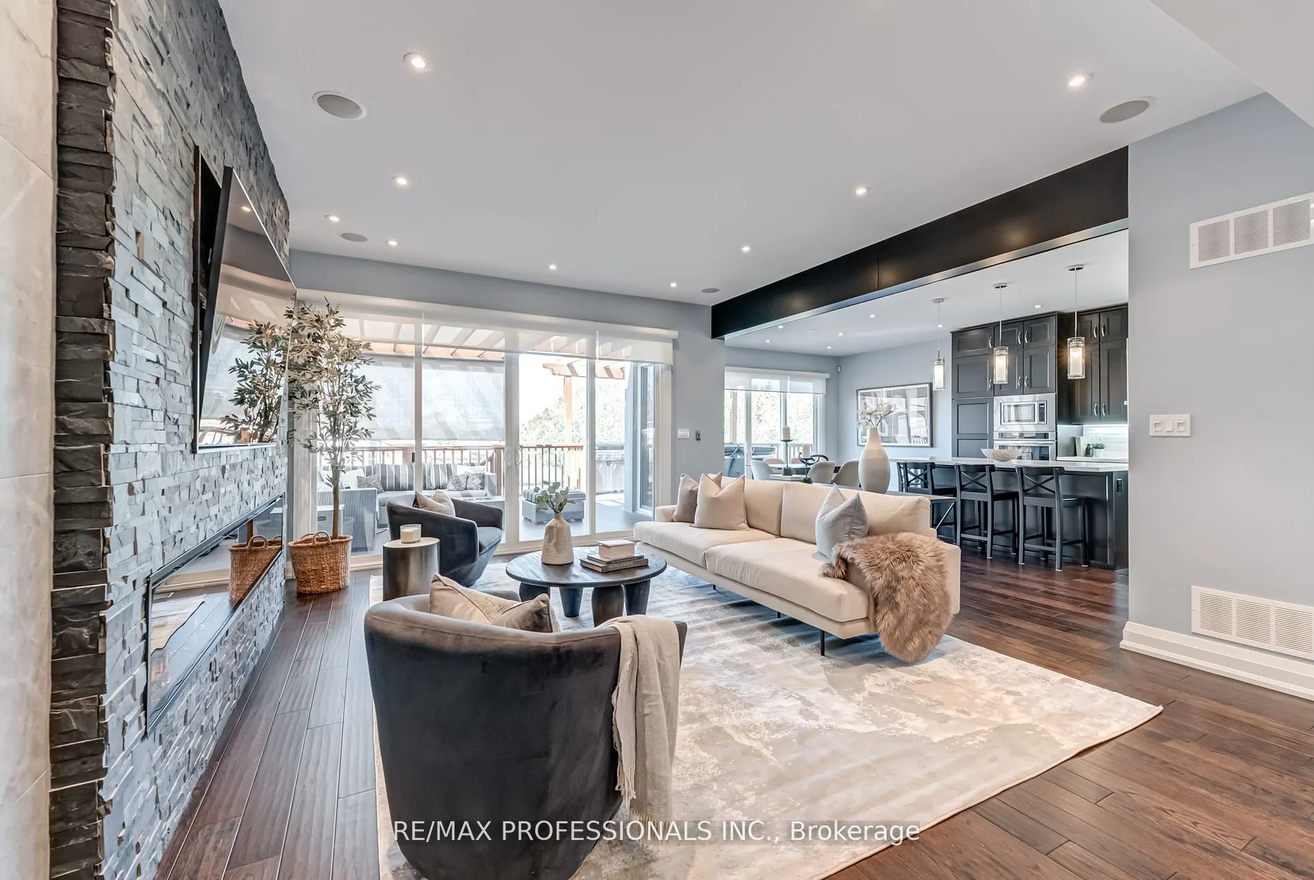 372 Silverthorn Avenue
