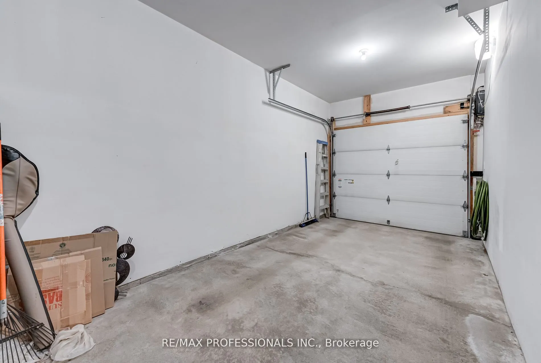 372 Silverthorn Avenue