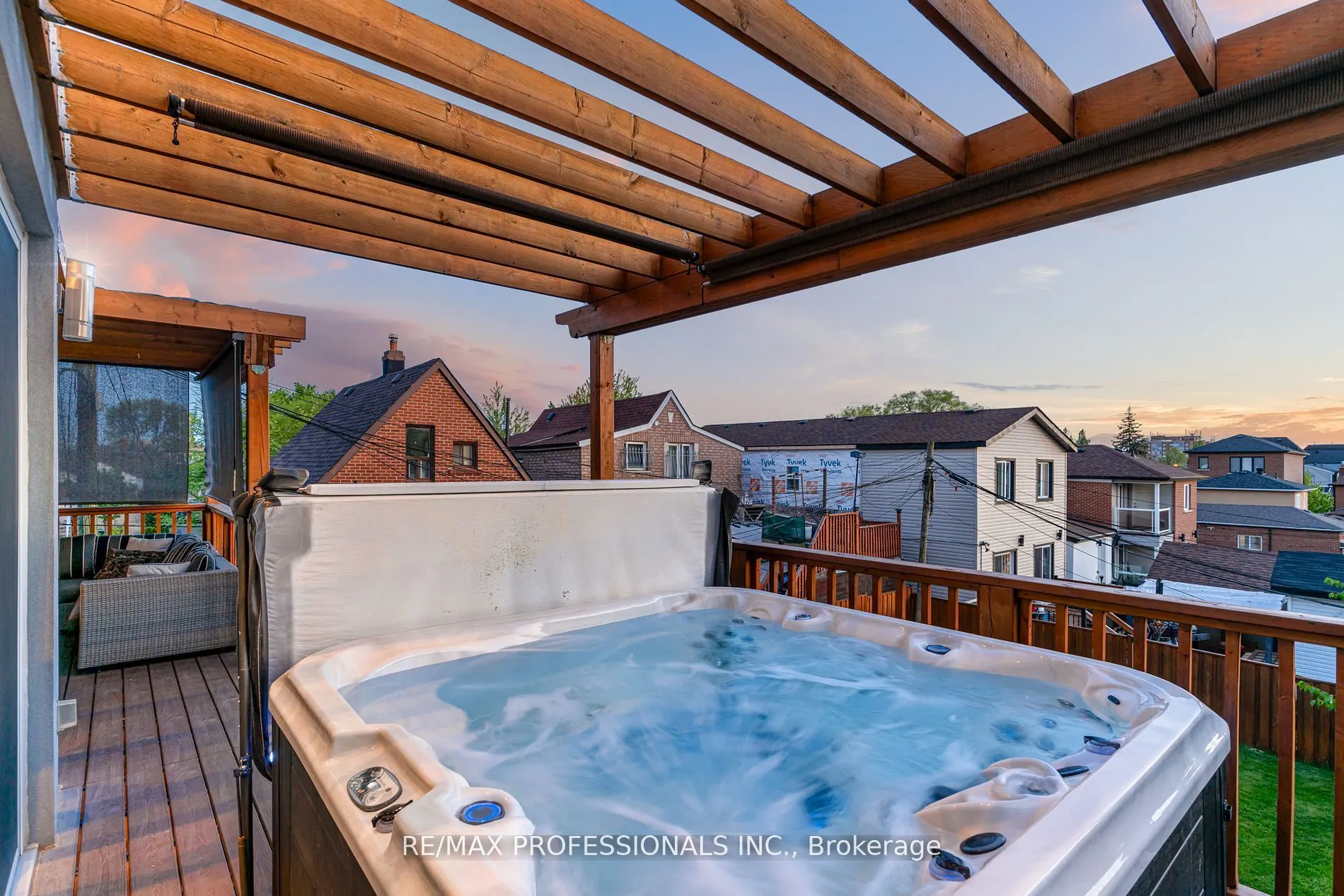 372 Silverthorn Avenue