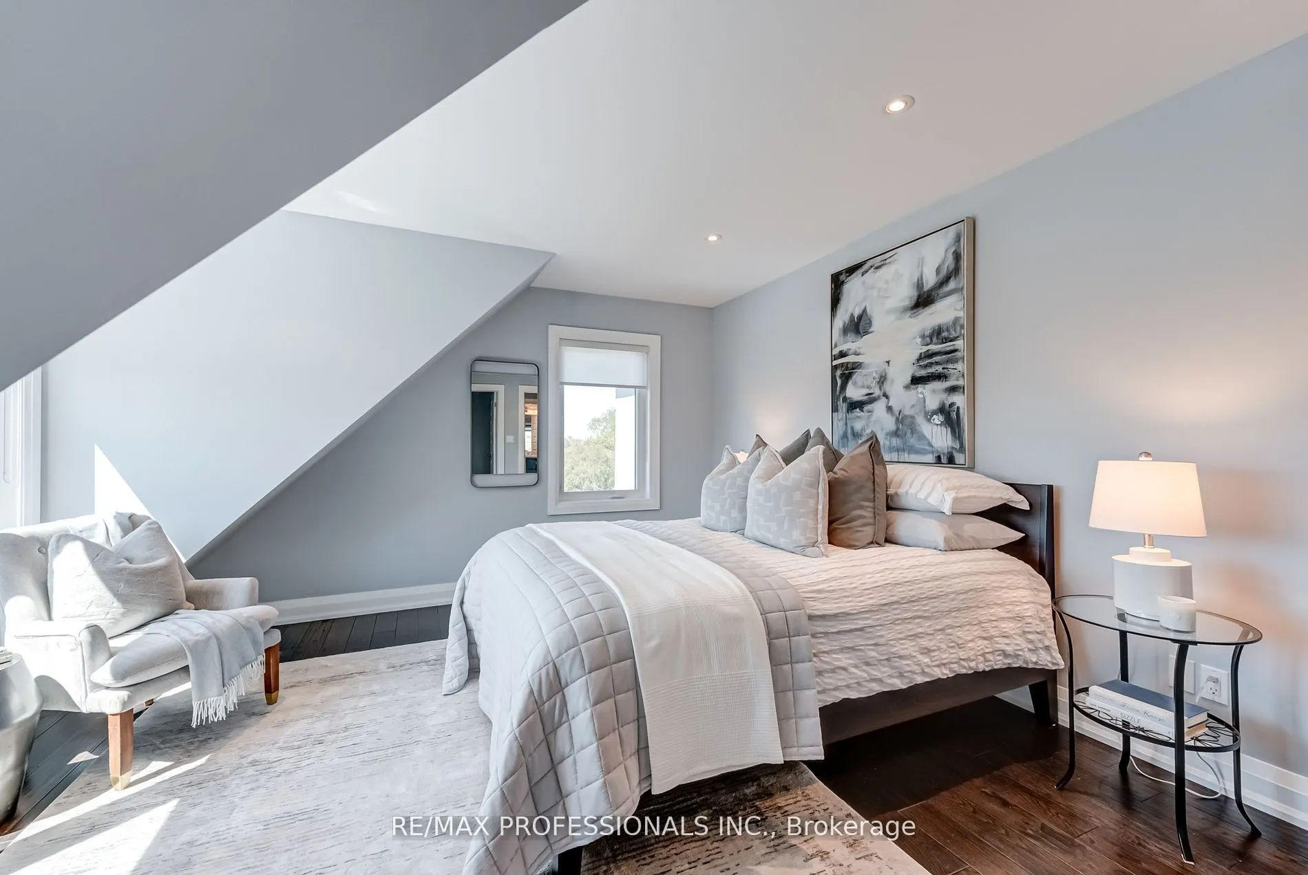 372 Silverthorn Avenue