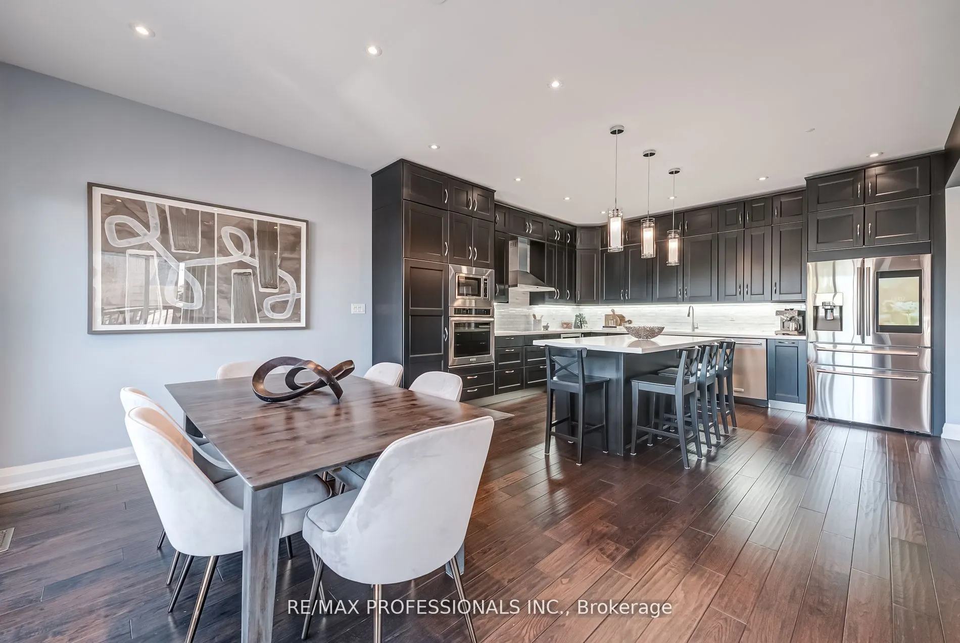 372 Silverthorn Avenue