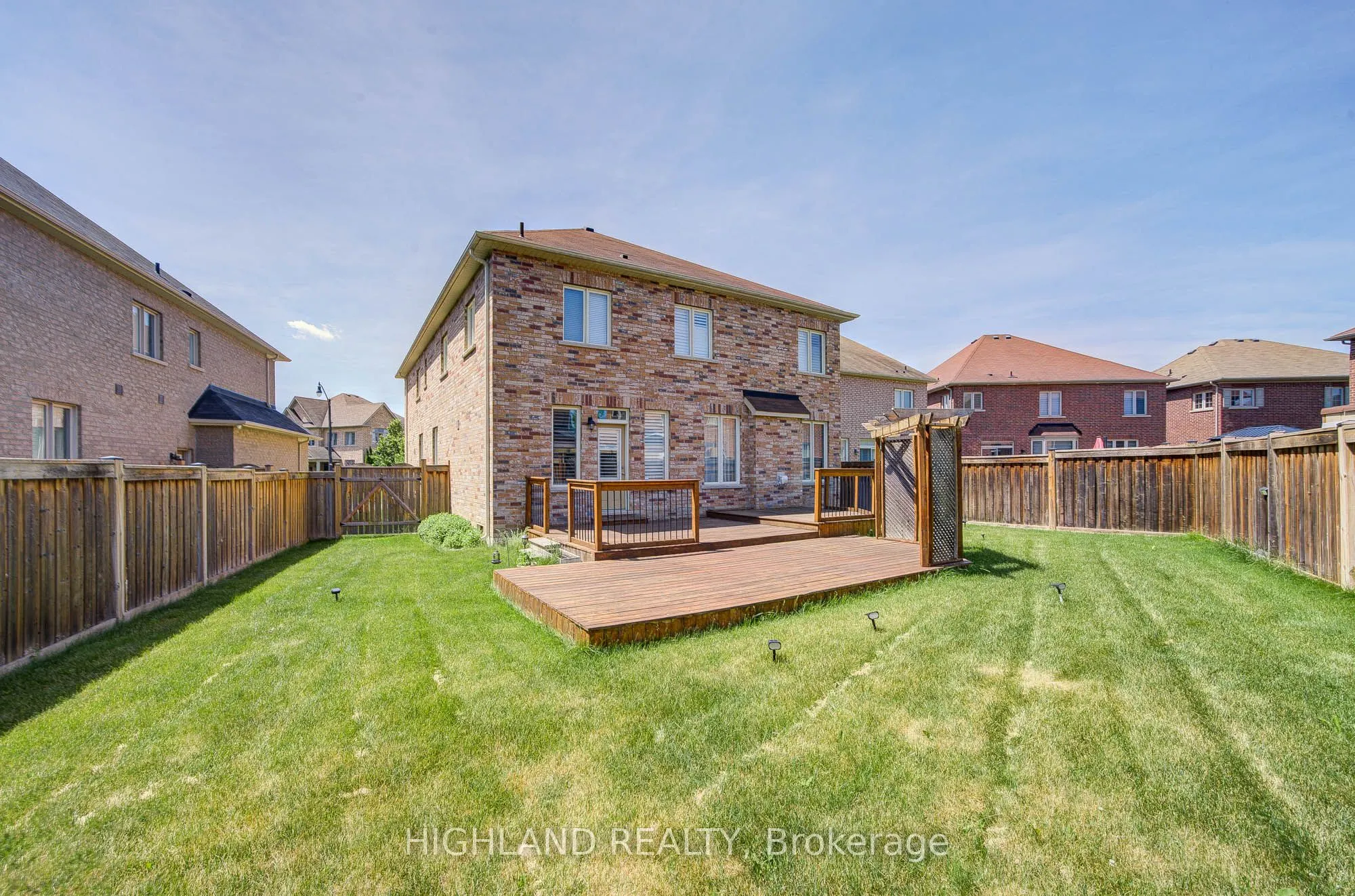 66 GEORGE ROBINSON Drive