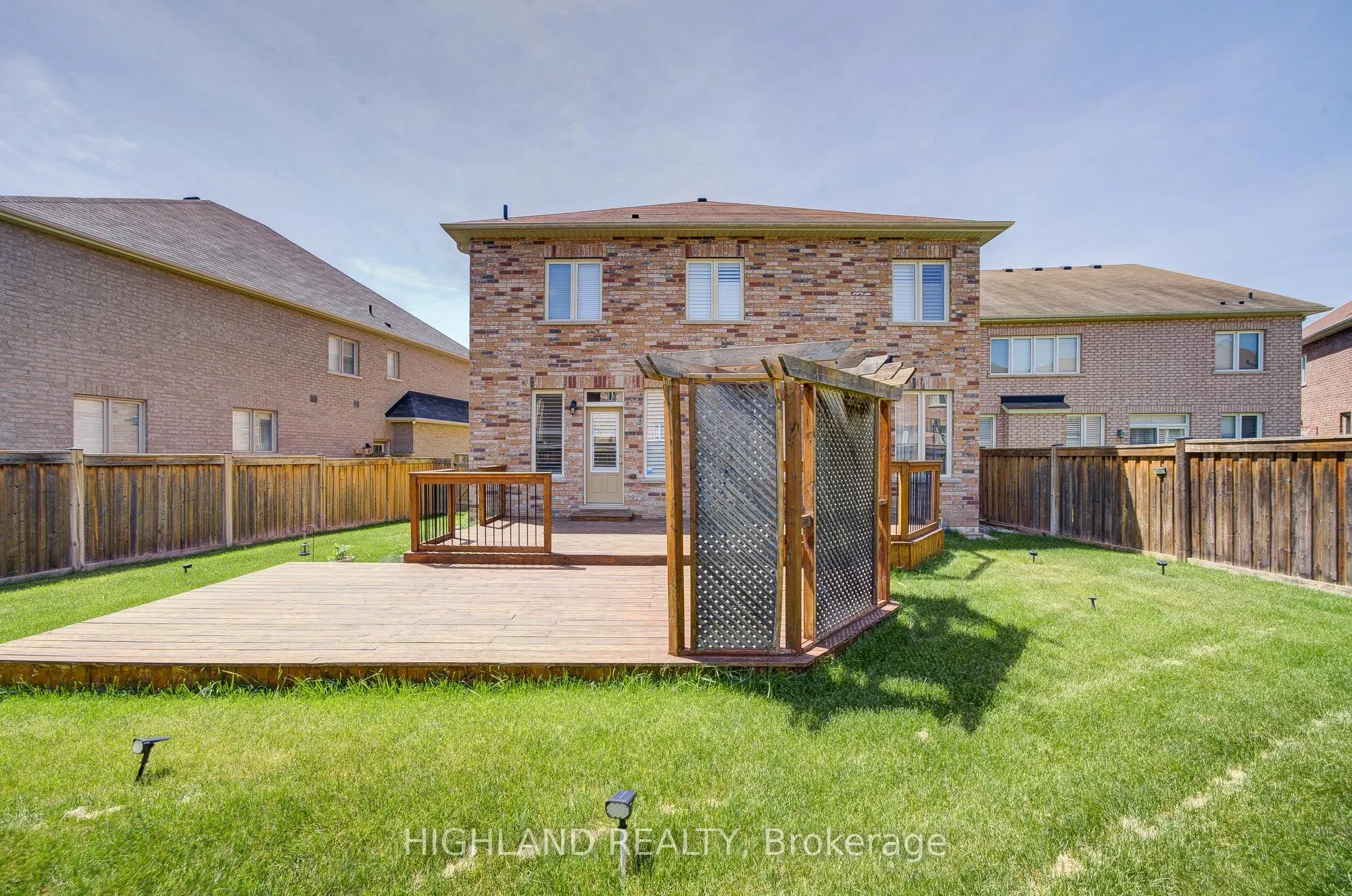 66 GEORGE ROBINSON Drive