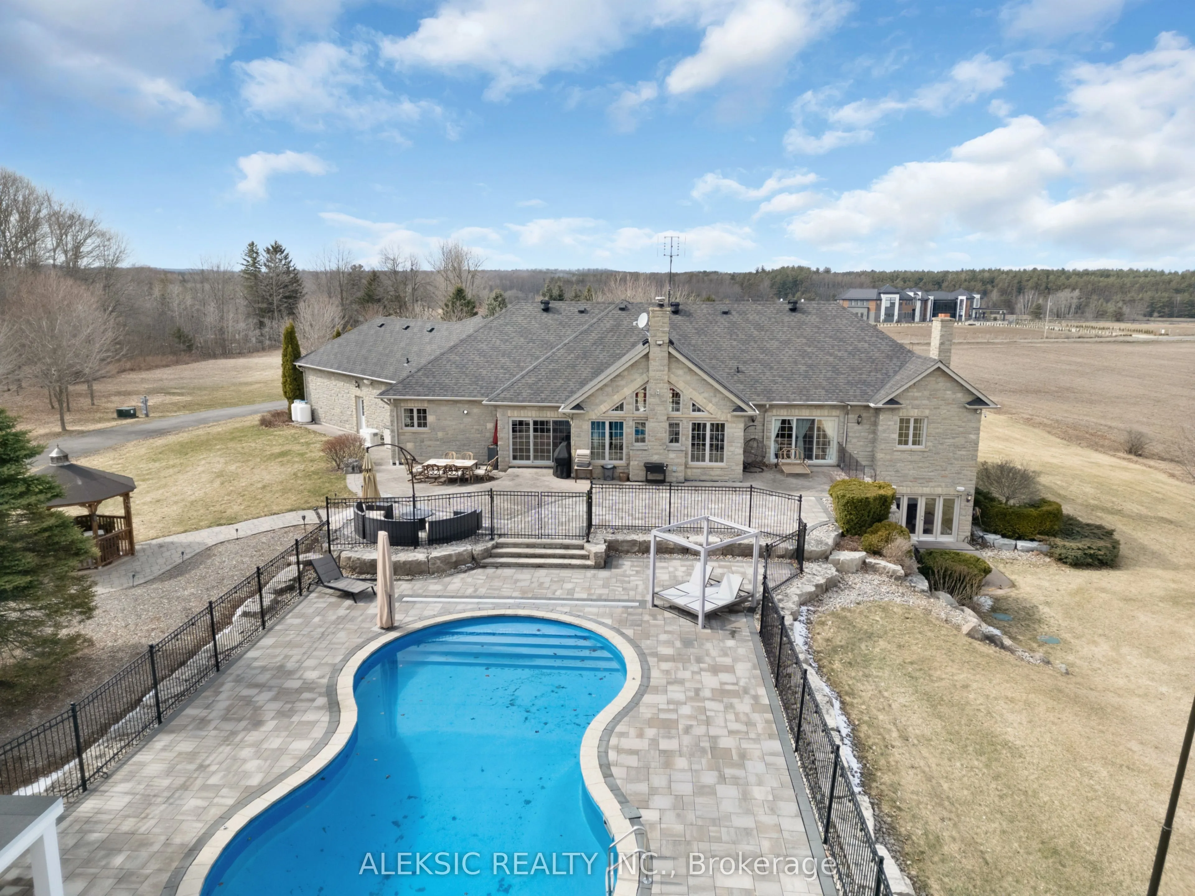 9797 Hunsden Side Road