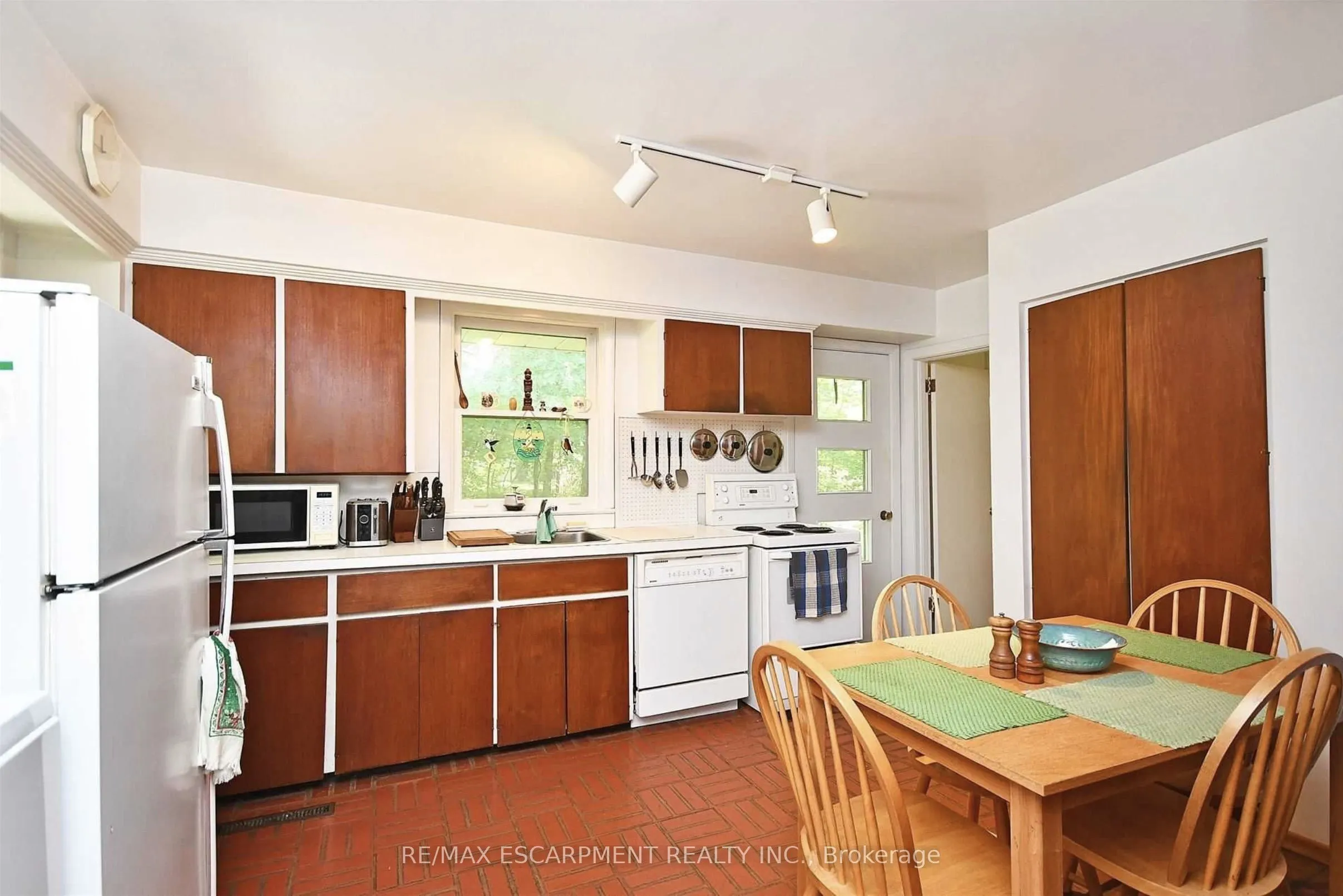 1261 Mona Road