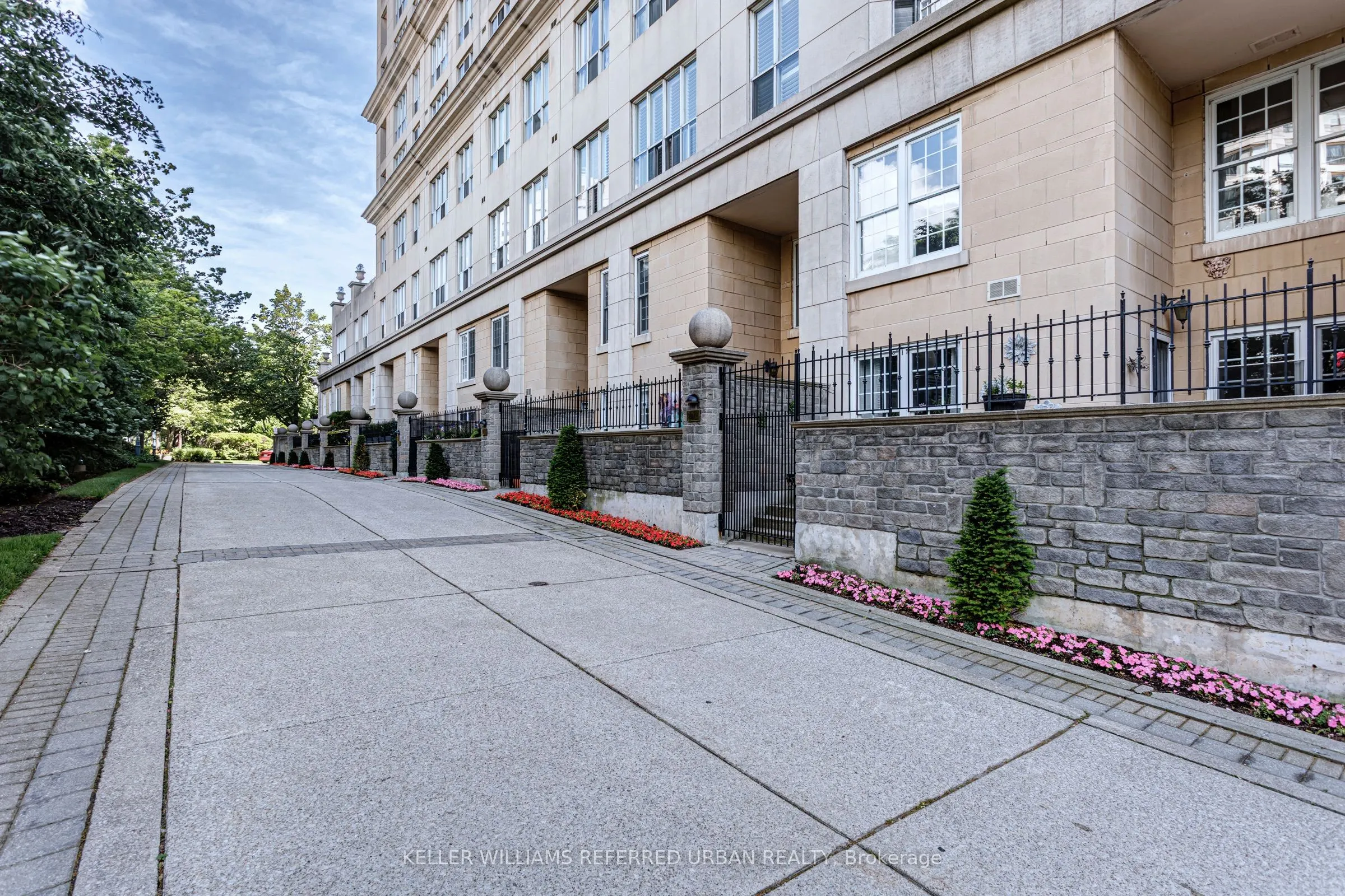 2285 Lake Shore Boulevard W, #902