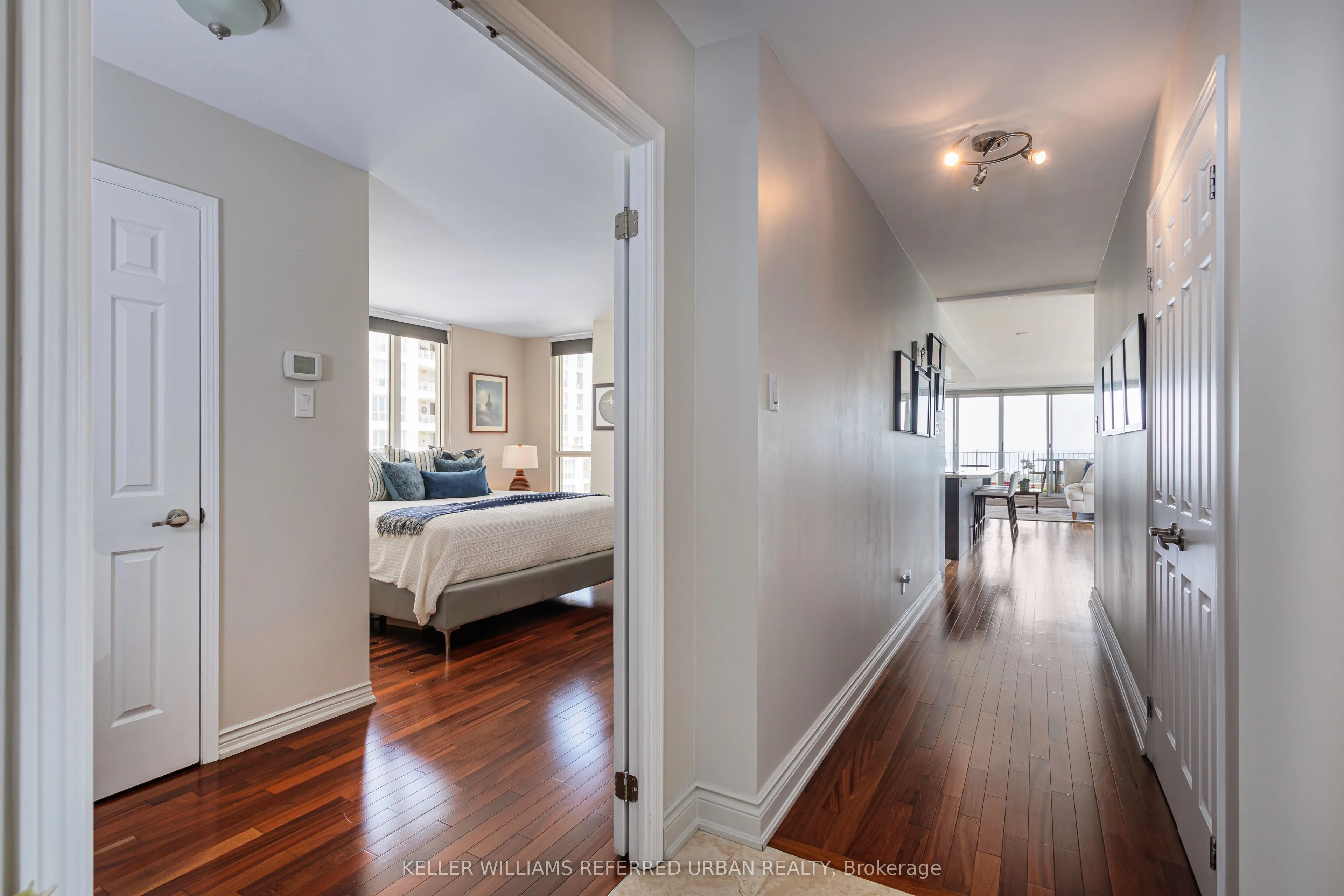 2285 Lake Shore Boulevard W, #902