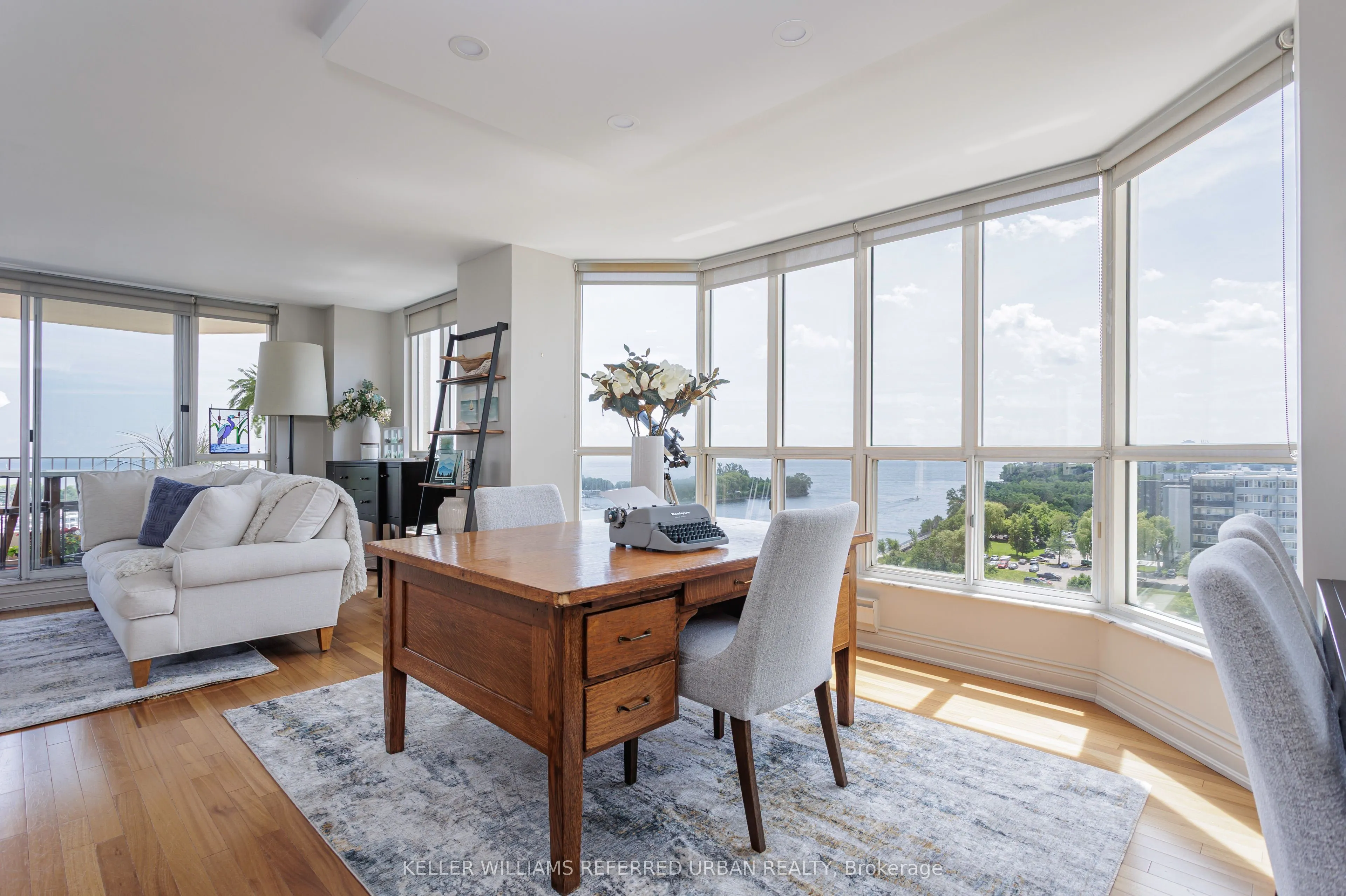 2285 Lake Shore Boulevard W, #902