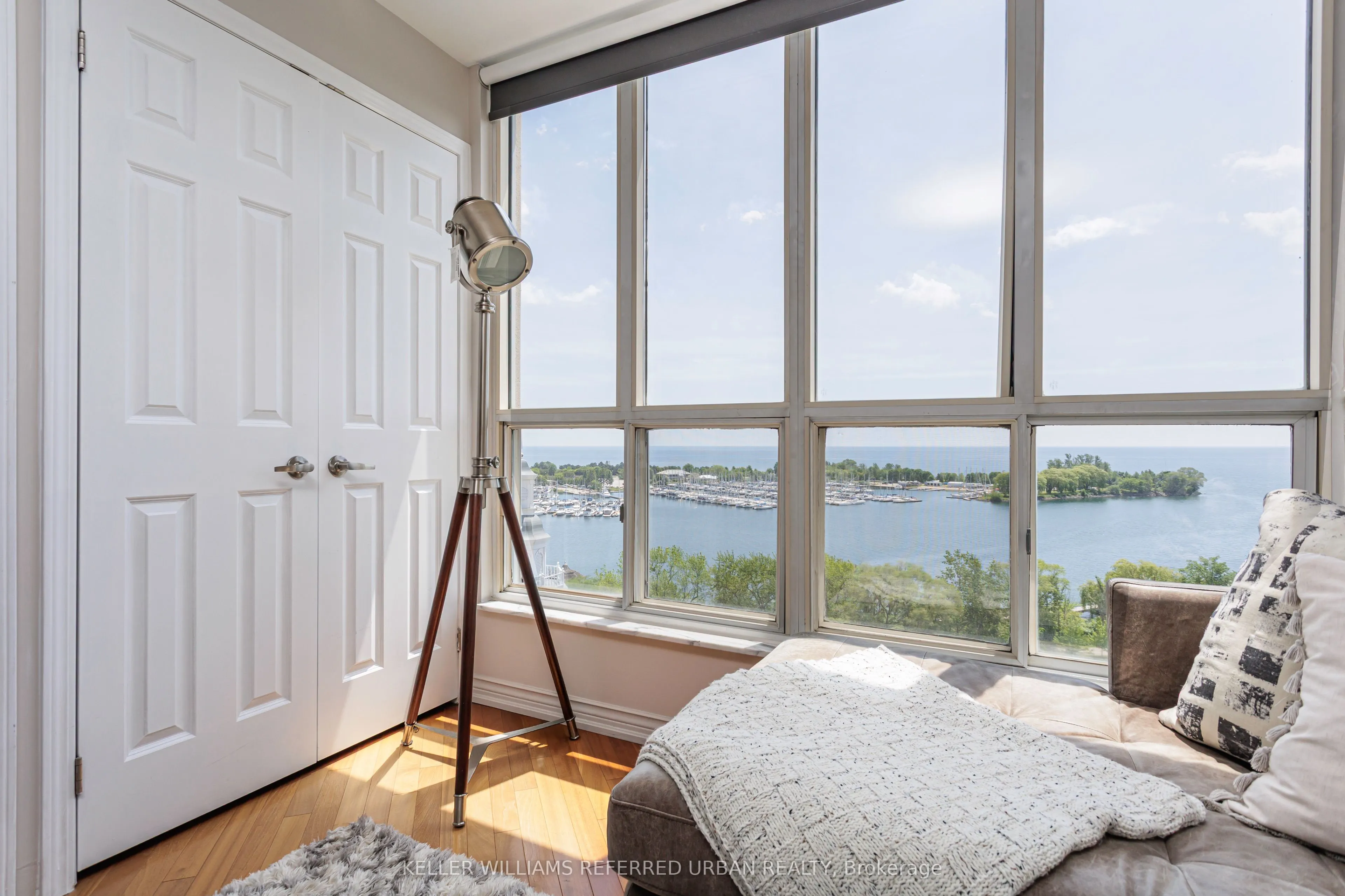2285 Lake Shore Boulevard W, #902