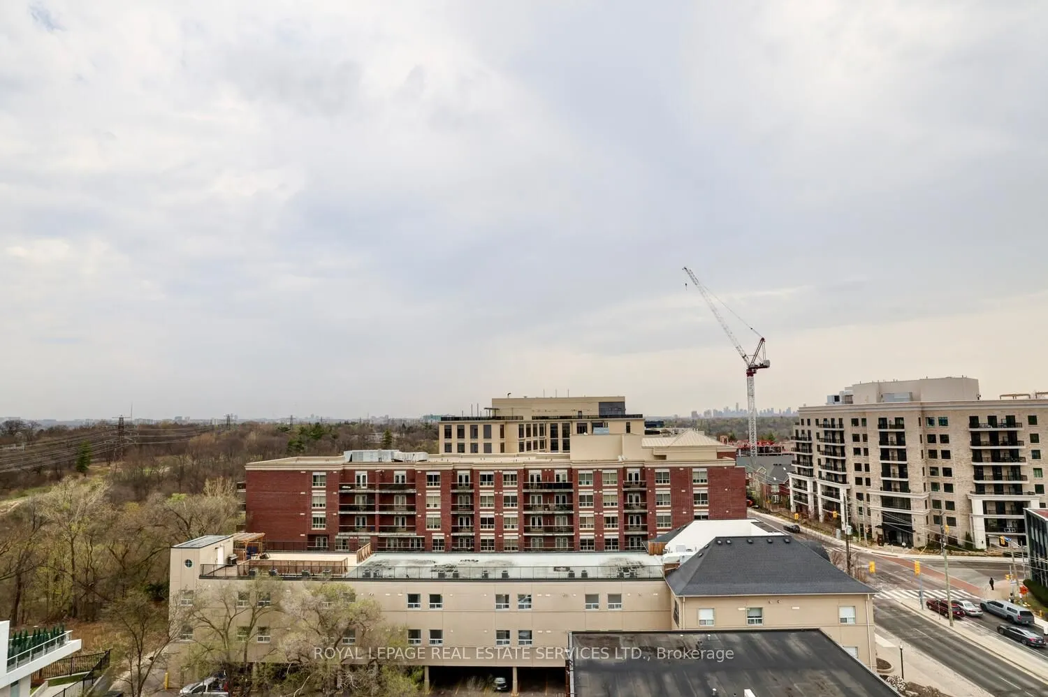 4208 Dundas Street W, #702