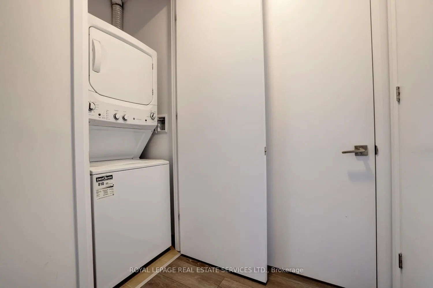 4208 Dundas Street W, #702