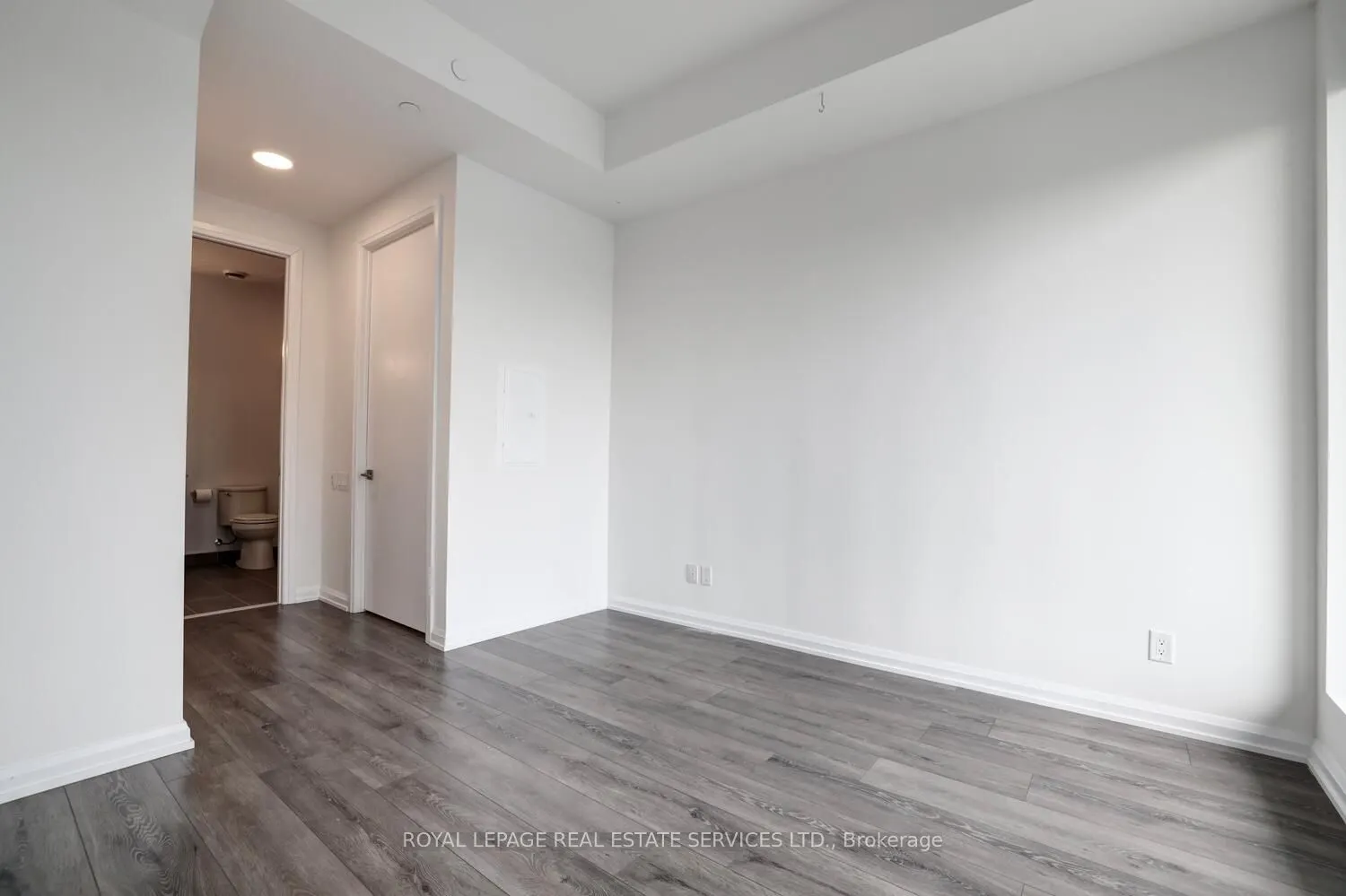 4208 Dundas Street W, #702