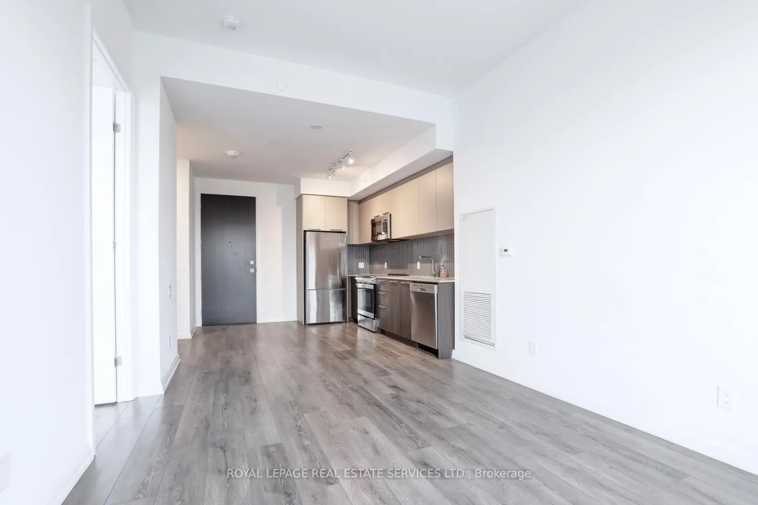 4208 Dundas Street W, #702