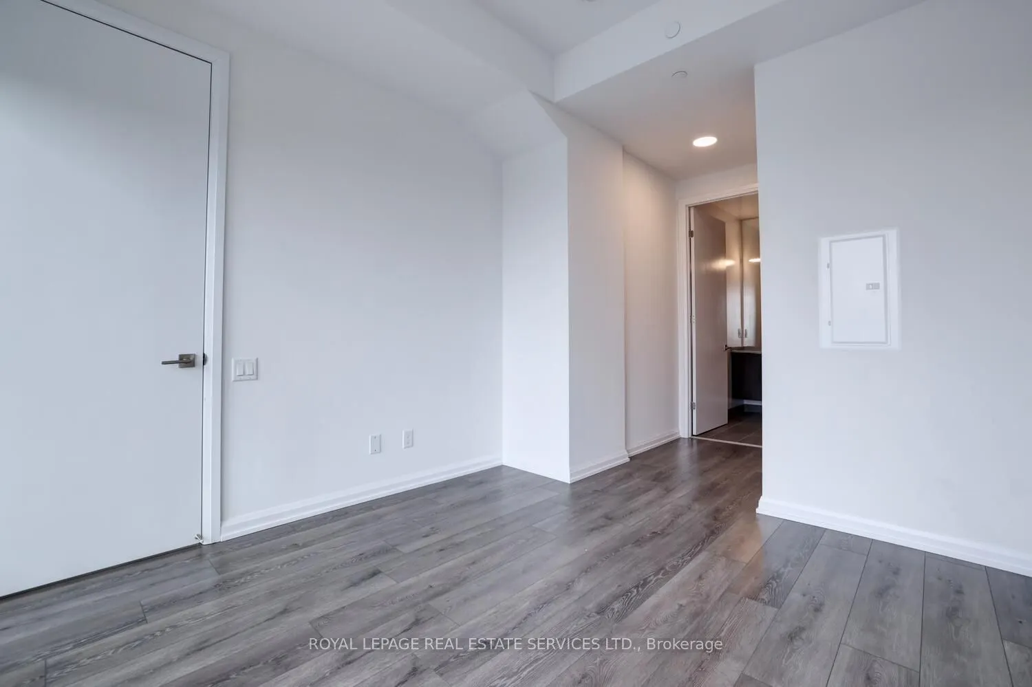 4208 Dundas Street W, #702