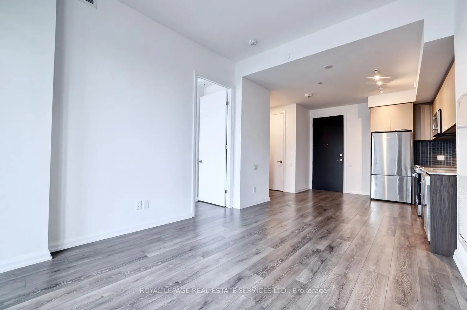 4208 Dundas Street W, #702